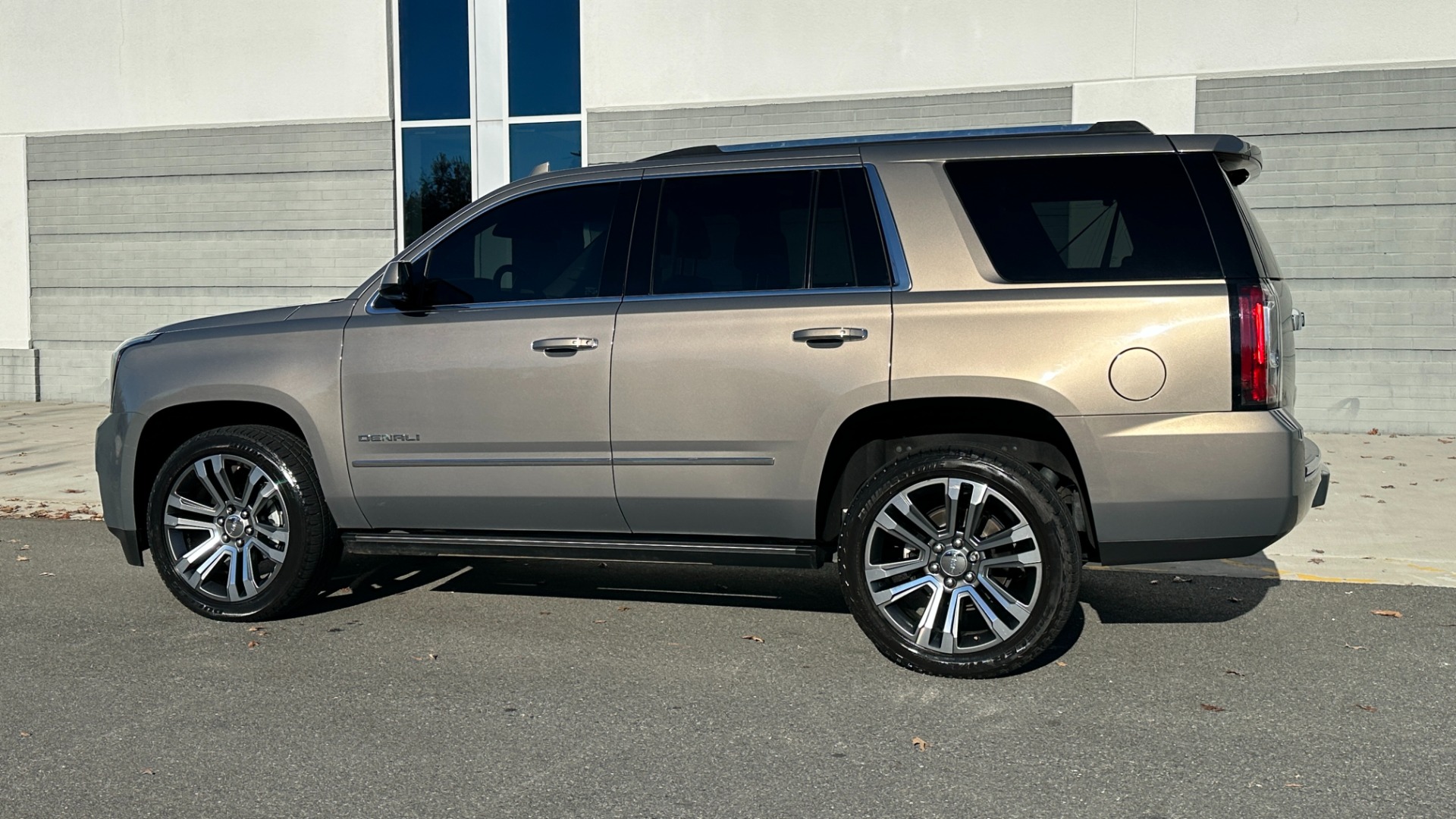Used 2019 GMC Yukon DENALI ULTIMATE / DVD / CAPTAINS CHAIRS / 3RD ROW / LEATHER / NAV for sale Sold at Formula Imports in Charlotte NC 28227 6