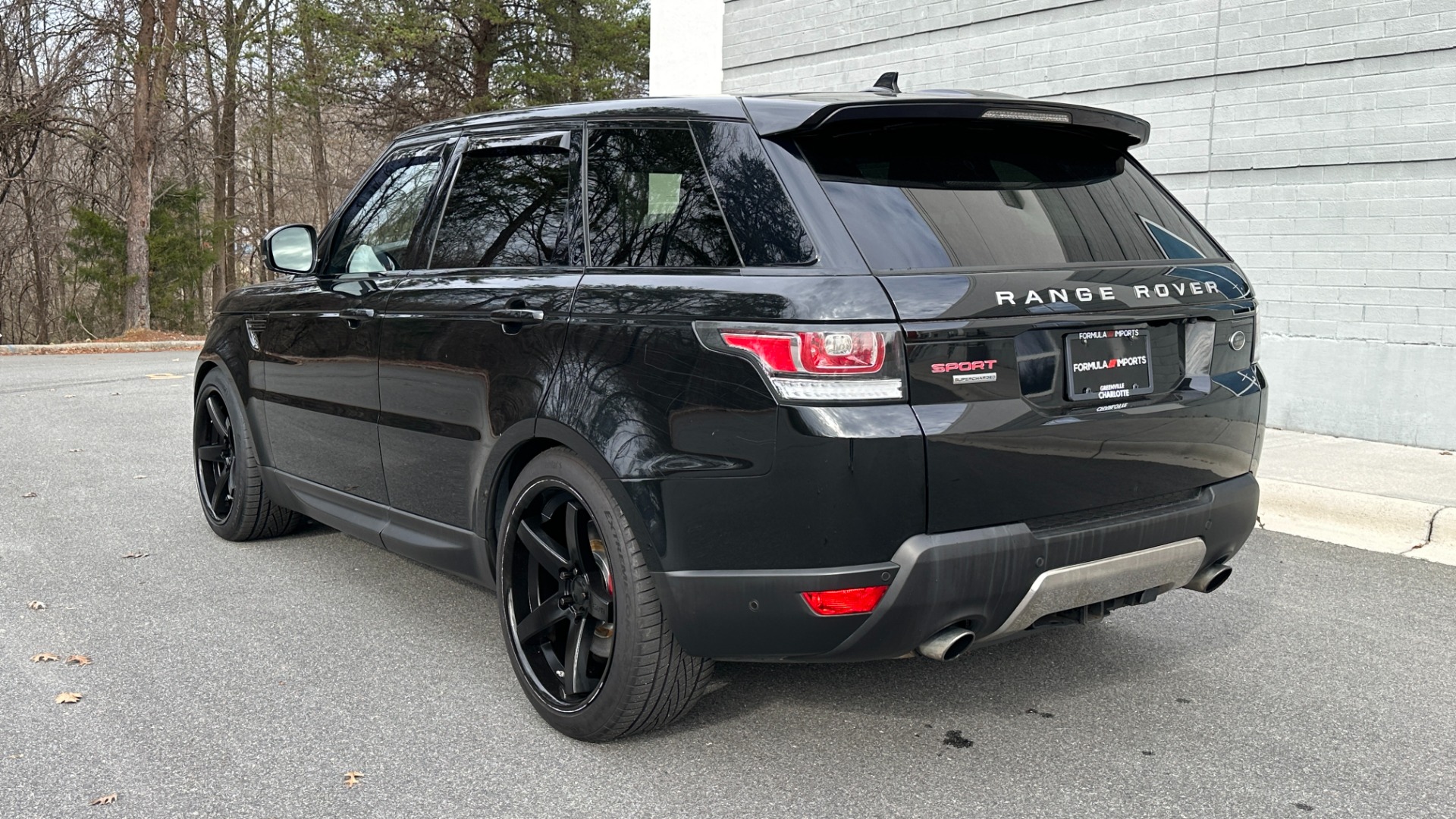 Used 2016 Land Rover Range Rover Sport V8 DYNAMIC / RED SUPERCHARGED / 22IN WHEELS / DRIVER ASSIST for sale $34,995 at Formula Imports in Charlotte NC 28227 4