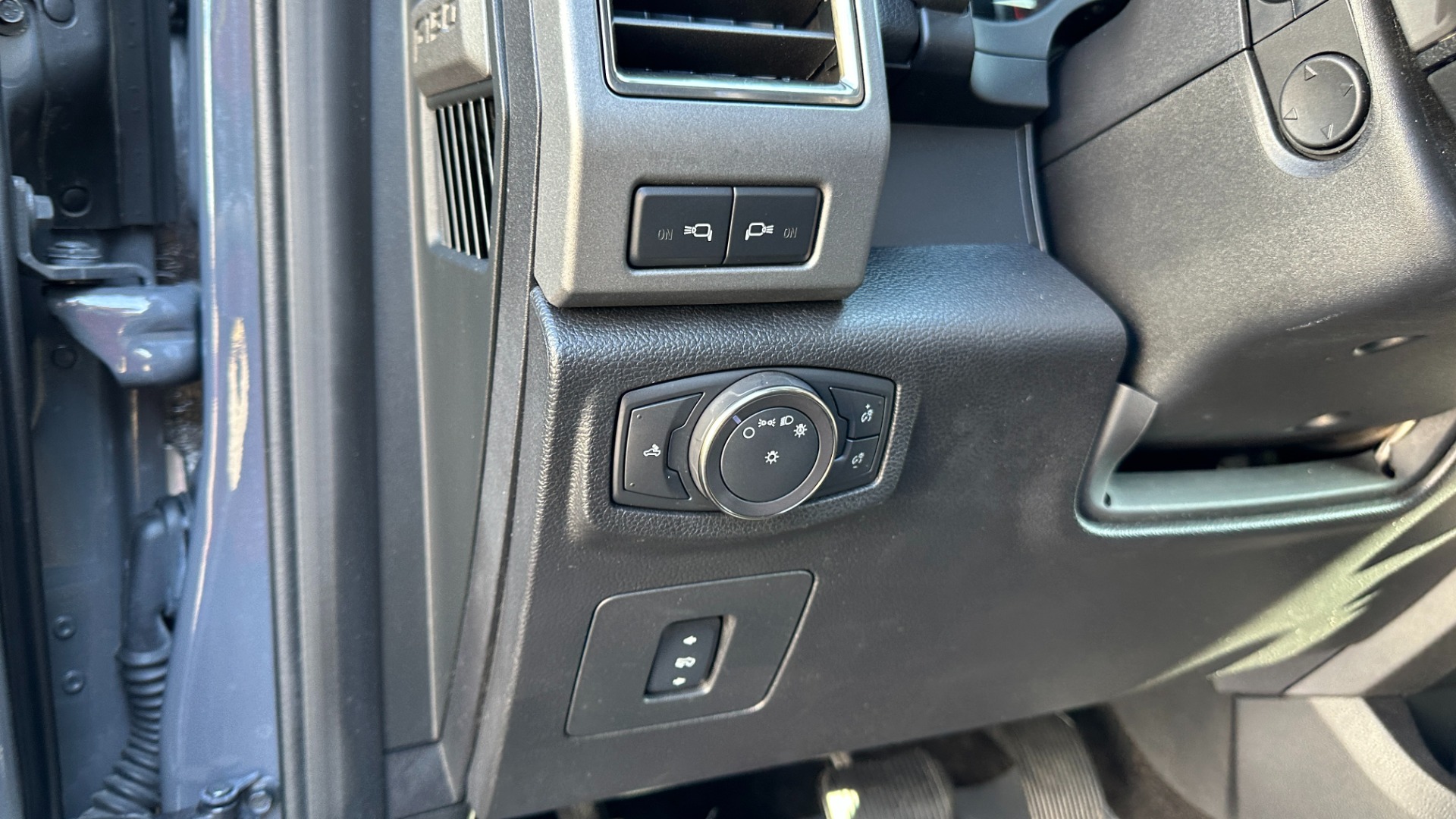 Used 2018 Ford F-150 RAPTOR / WHEEL TIRE UPGRADE / TECH PACKAGE / CARBON FIBER for sale Sold at Formula Imports in Charlotte NC 28227 16