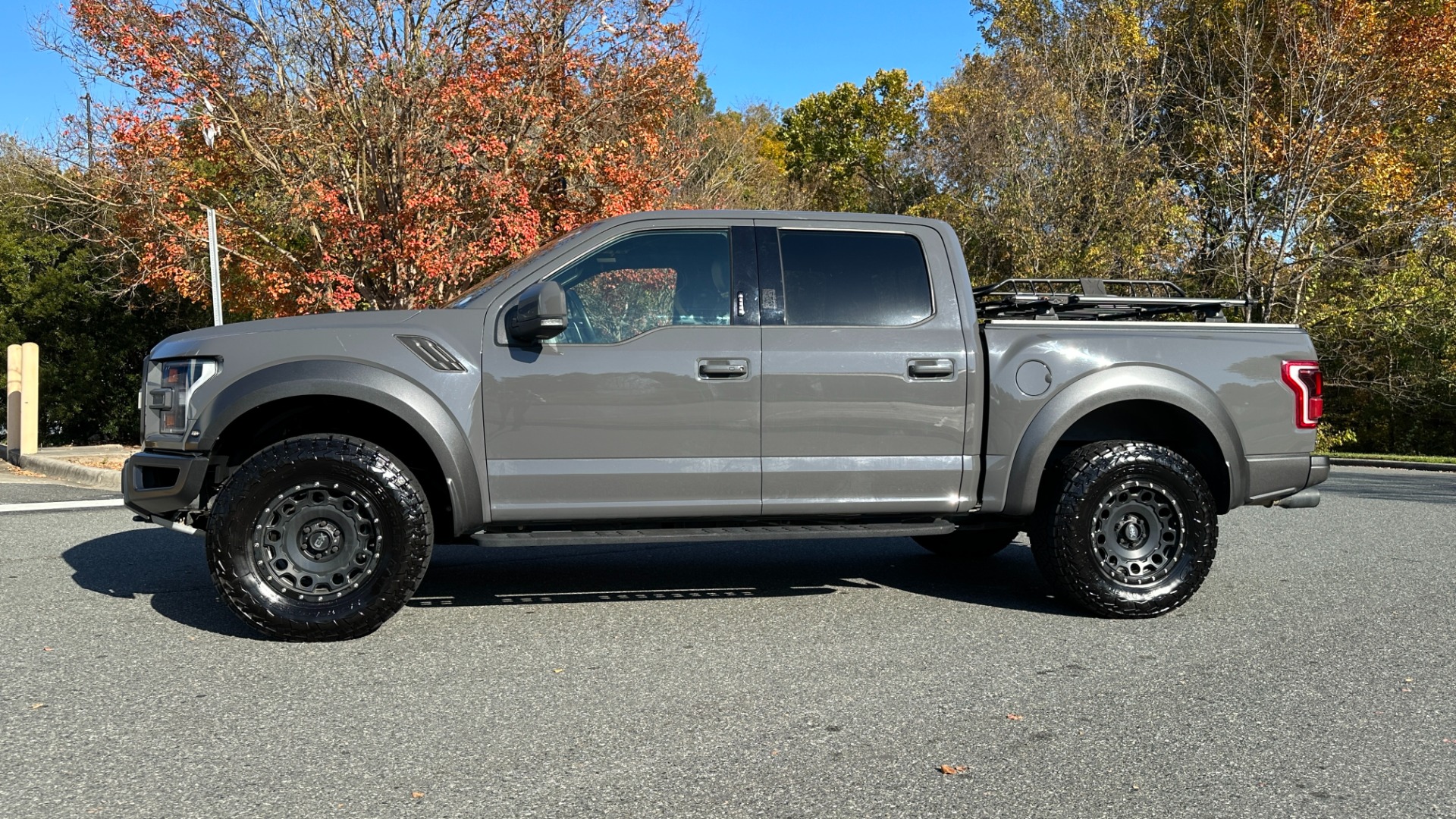 Used 2018 Ford F-150 RAPTOR / WHEEL TIRE UPGRADE / TECH PACKAGE / CARBON FIBER for sale Sold at Formula Imports in Charlotte NC 28227 3