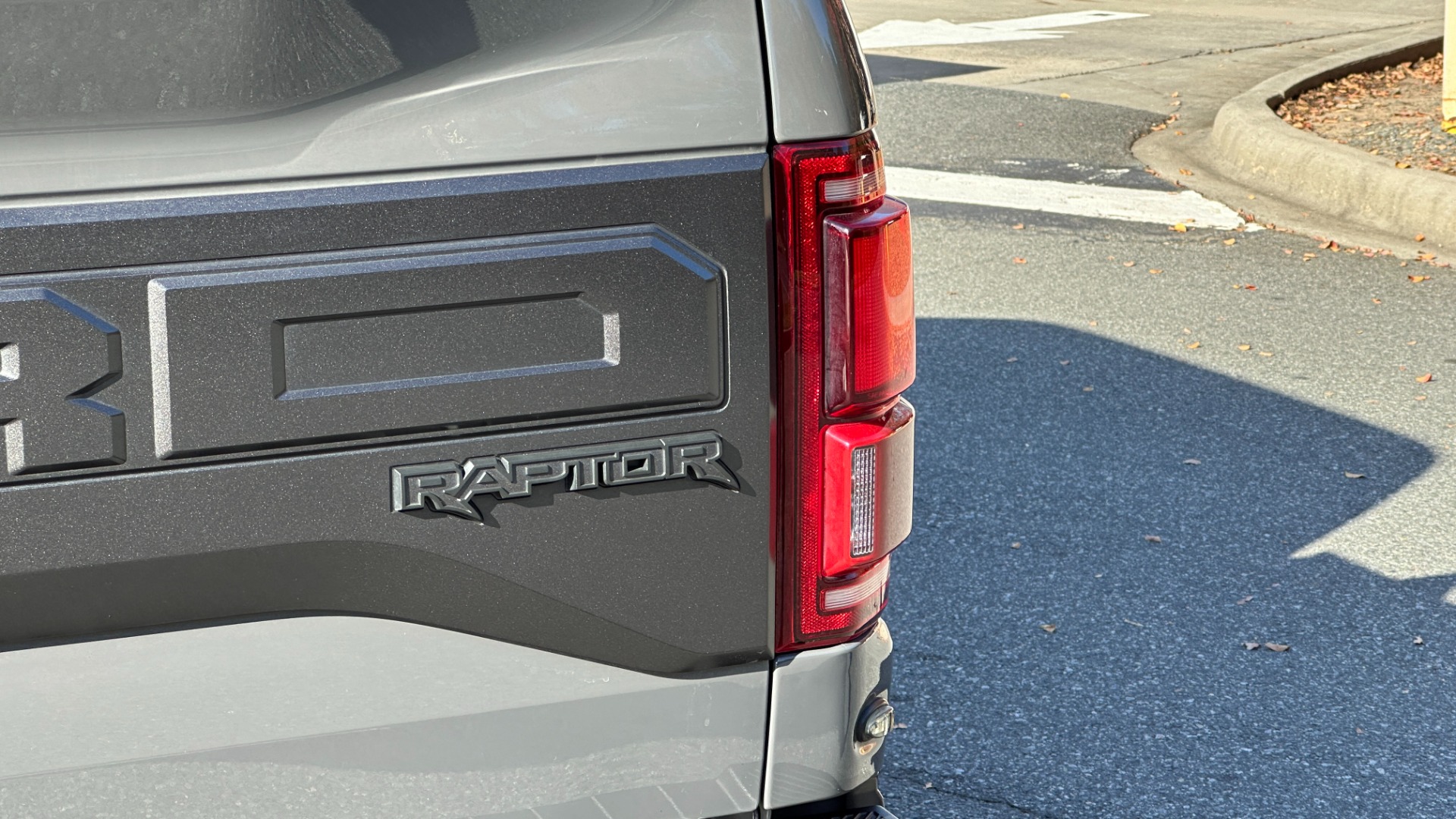 Used 2018 Ford F-150 RAPTOR / WHEEL TIRE UPGRADE / TECH PACKAGE / CARBON FIBER for sale Sold at Formula Imports in Charlotte NC 28227 47