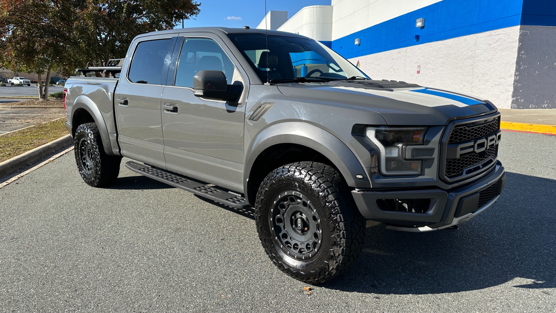 Used 2018 Ford F-150 RAPTOR / WHEEL TIRE UPGRADE / TECH PACKAGE / CARBON FIBER for sale Sold at Formula Imports in Charlotte NC 28227 5