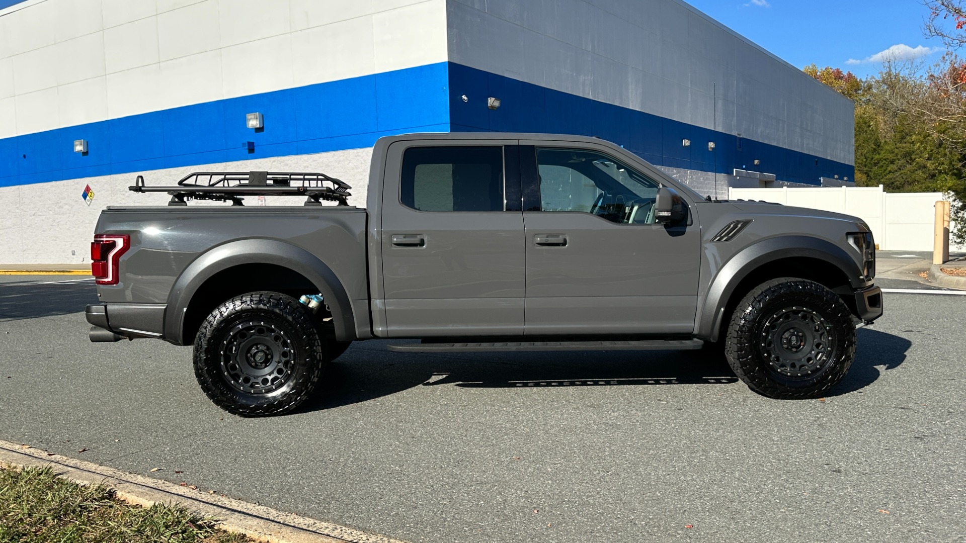 Used 2018 Ford F-150 RAPTOR / WHEEL TIRE UPGRADE / TECH PACKAGE / CARBON FIBER for sale Sold at Formula Imports in Charlotte NC 28227 6