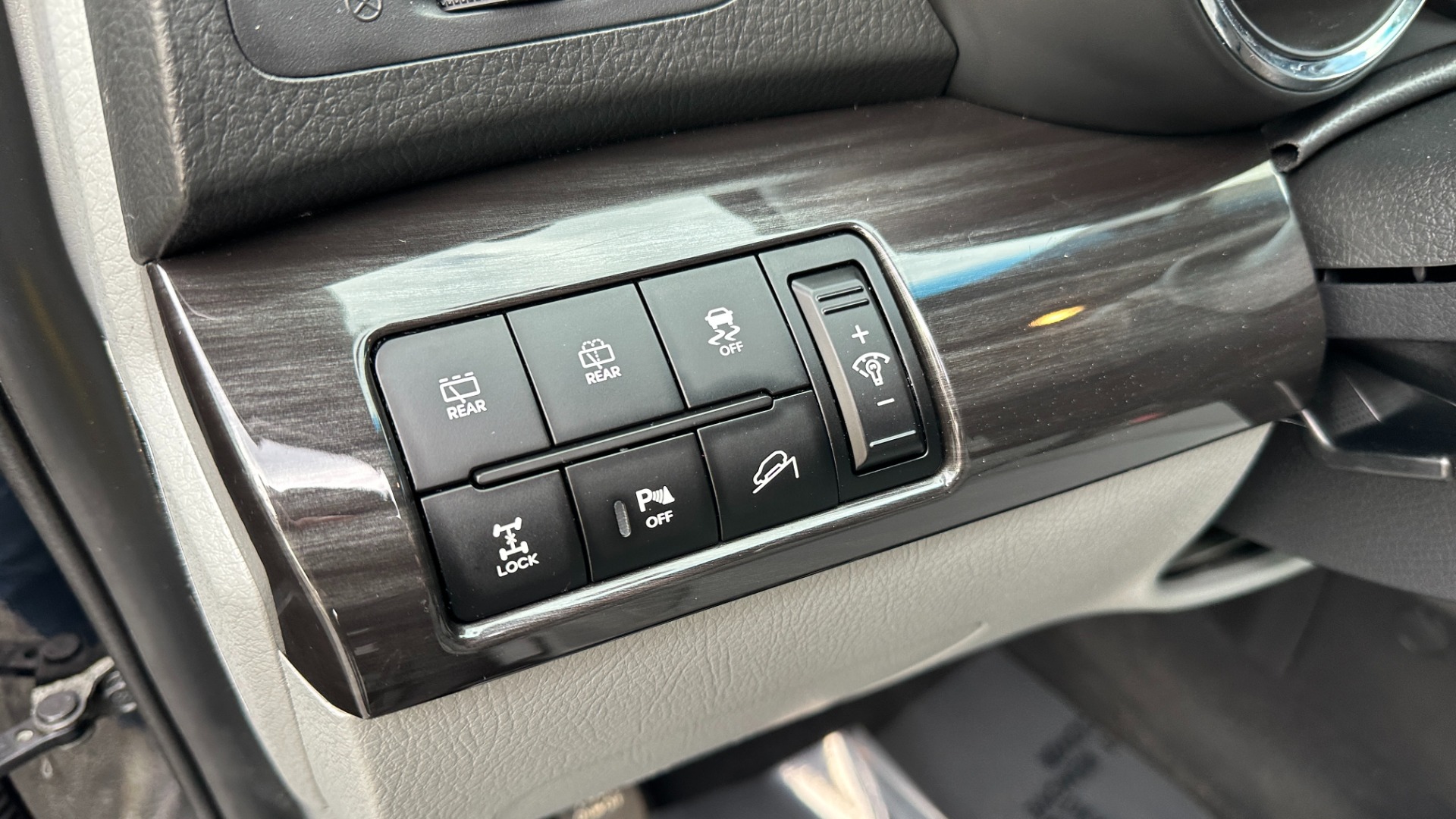 Used 2013 Kia Sorento LX / CONVENIENCE / AWD / 4CYL / CLOTH INTERIOR / ROOF RACK for sale $9,395 at Formula Imports in Charlotte NC 28227 14