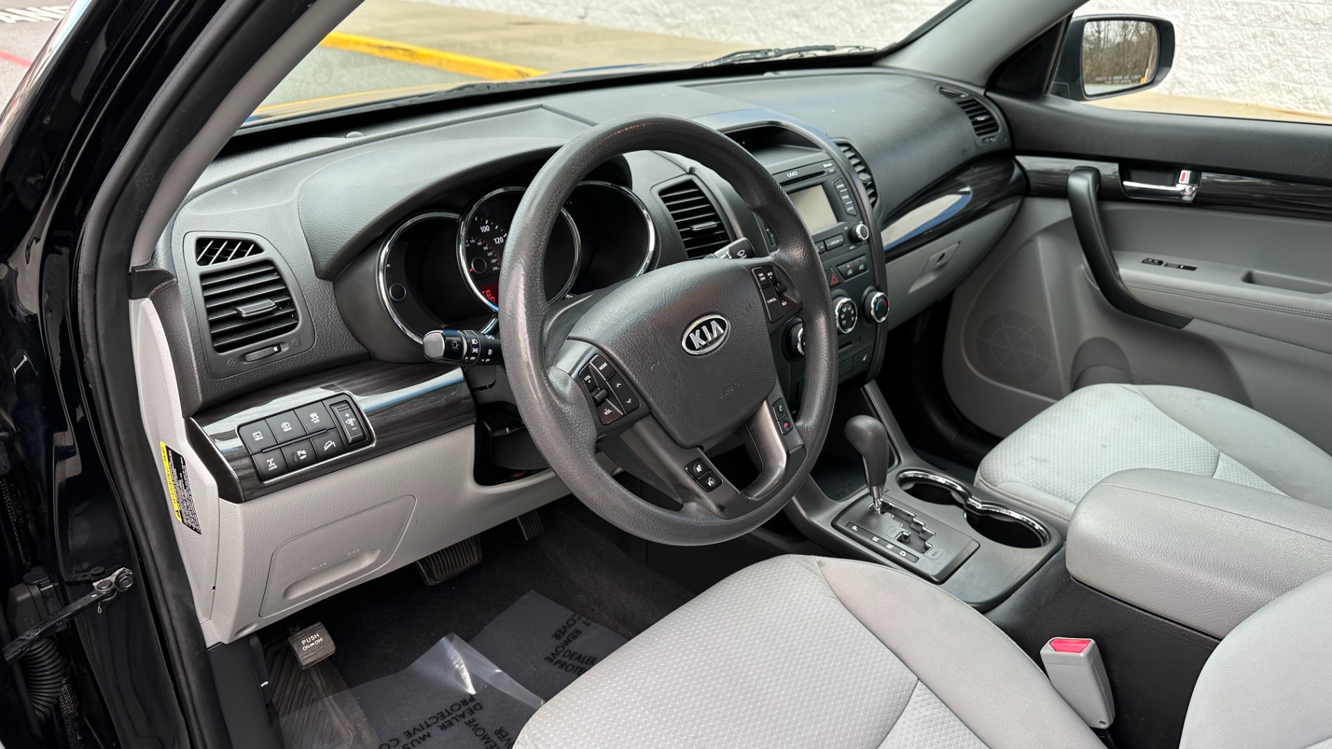 Used 2013 Kia Sorento LX / CONVENIENCE / AWD / 4CYL / CLOTH INTERIOR / ROOF RACK for sale Sold at Formula Imports in Charlotte NC 28227 9