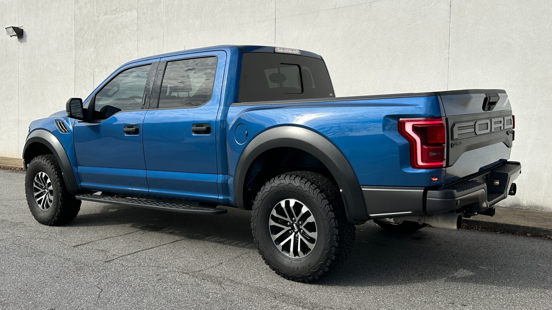 Used 2019 Ford F-150 RAPTOR / HIGH OUTPUT ECOBOOST / PANORAMIC ROOF / NAVIGATION / 802A PACKAGE for sale $65,995 at Formula Imports in Charlotte NC 28227 3