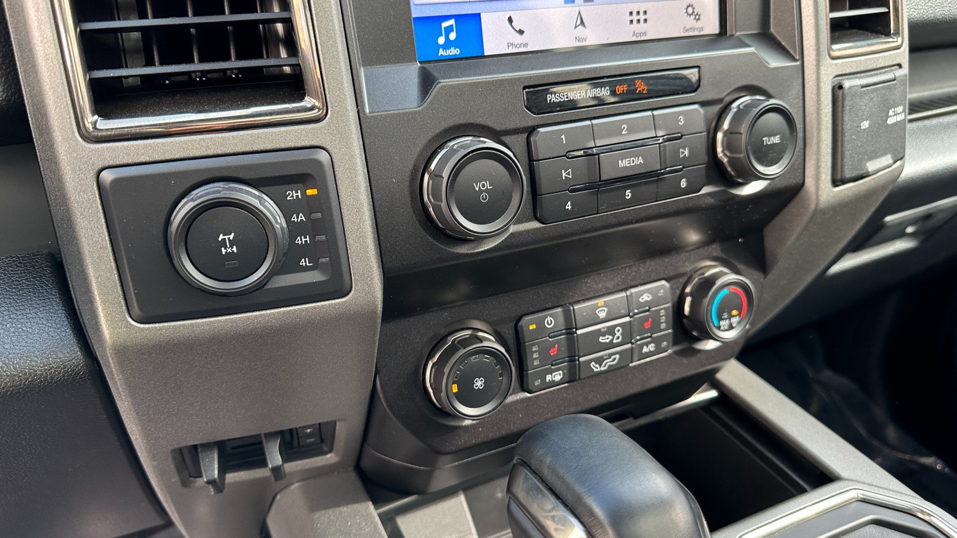Used 2019 Ford F-150 RAPTOR / HIGH OUTPUT ECOBOOST / PANORAMIC ROOF / NAVIGATION / 802A PACKAGE for sale $65,995 at Formula Imports in Charlotte NC 28227 30
