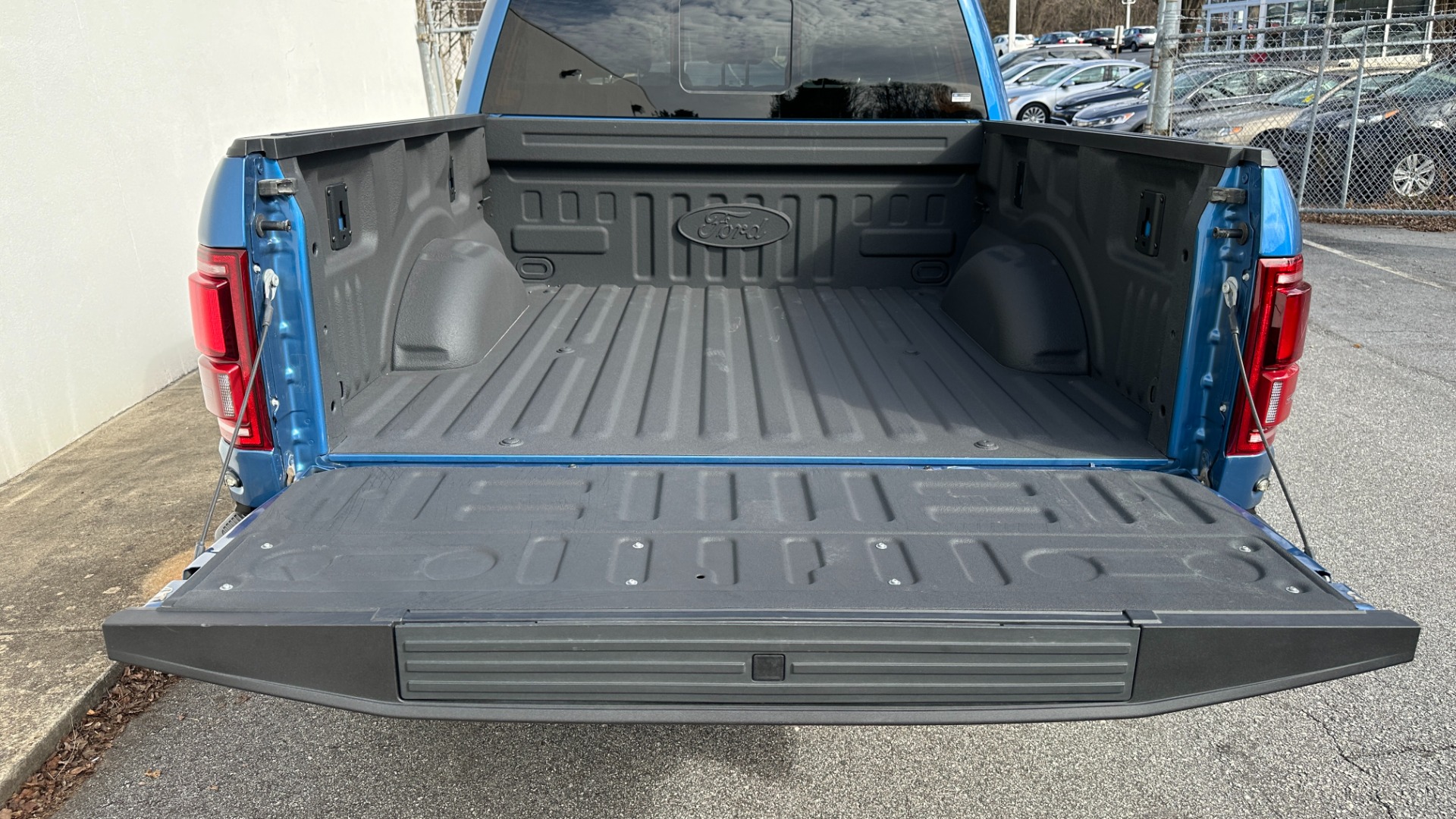 Used 2019 Ford F-150 RAPTOR / HIGH OUTPUT ECOBOOST / PANORAMIC ROOF / NAVIGATION / 802A PACKAGE for sale $65,995 at Formula Imports in Charlotte NC 28227 7