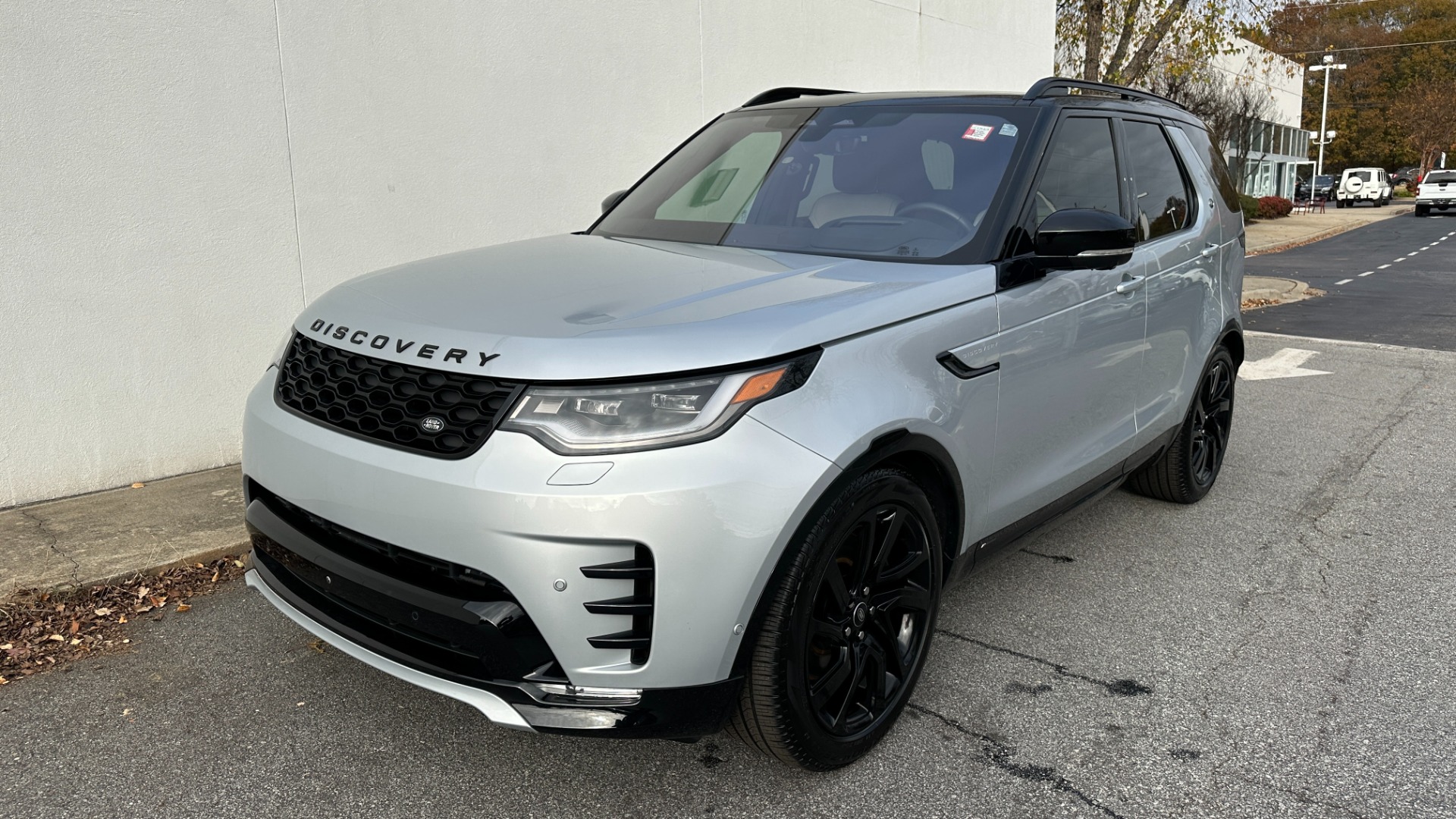 Used 2022 Land Rover Discovery HSE R-DYNAMIC / 3RD ROW / 20 WAY MASSAGE MEMORY SEATING / HEADS UP DISPLAY for sale $68,995 at Formula Imports in Charlotte NC 28227 2