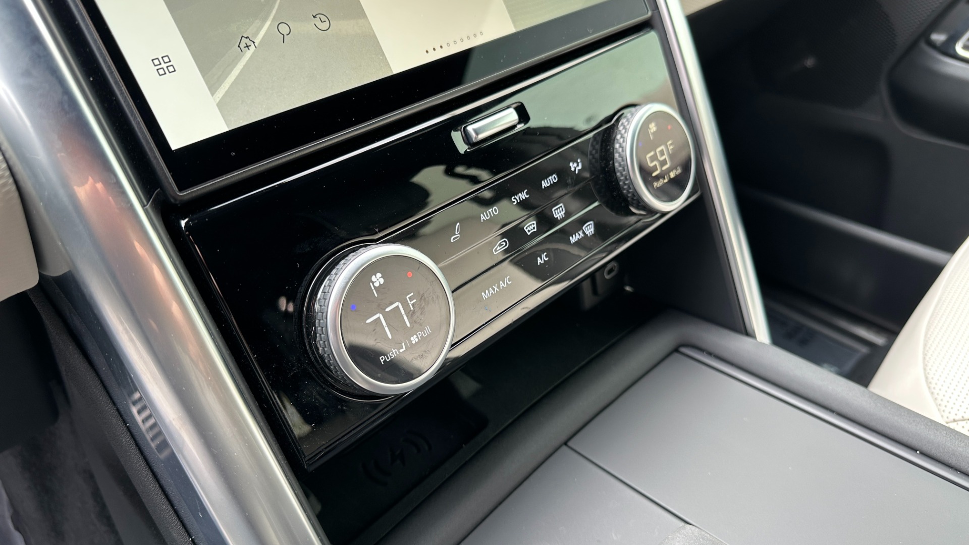 Used 2022 Land Rover Discovery HSE R-DYNAMIC / 3RD ROW / 20 WAY MASSAGE MEMORY SEATING / HEADS UP DISPLAY for sale $68,995 at Formula Imports in Charlotte NC 28227 22