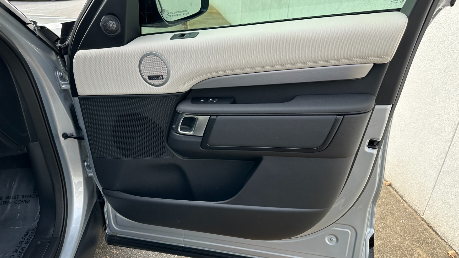 Used 2022 Land Rover Discovery HSE R-DYNAMIC / 3RD ROW / 20 WAY MASSAGE MEMORY SEATING / HEADS UP DISPLAY for sale $68,995 at Formula Imports in Charlotte NC 28227 32