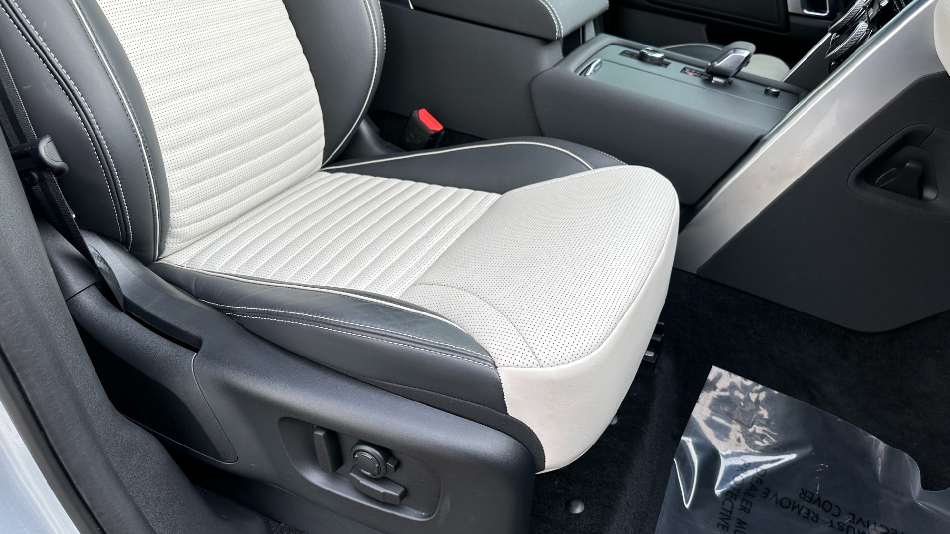 Used 2022 Land Rover Discovery HSE R-DYNAMIC / 3RD ROW / 20 WAY MASSAGE MEMORY SEATING / HEADS UP DISPLAY for sale $68,995 at Formula Imports in Charlotte NC 28227 36