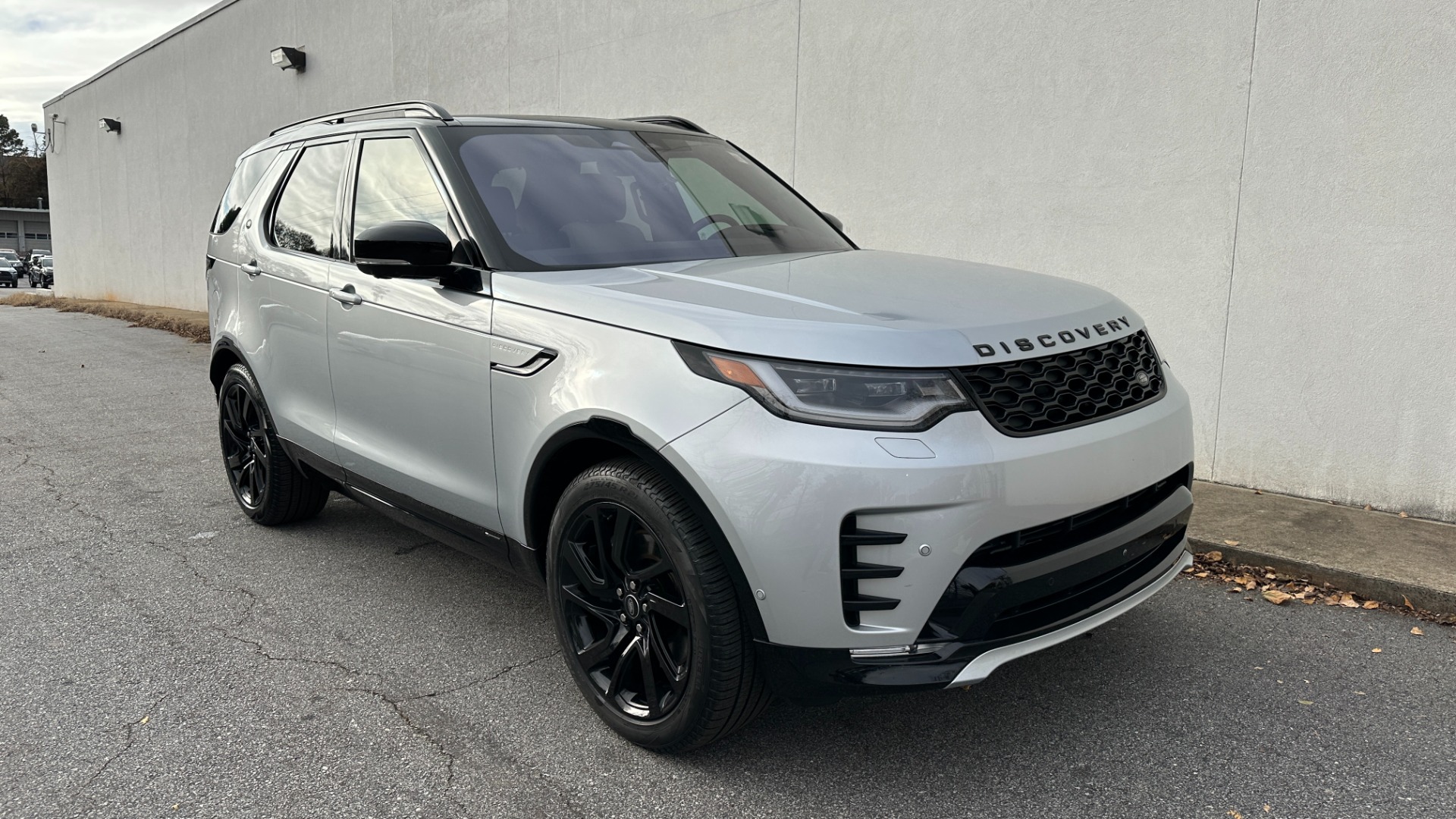 Used 2022 Land Rover Discovery HSE R-DYNAMIC / 3RD ROW / 20 WAY MASSAGE MEMORY SEATING / HEADS UP DISPLAY  for sale $68,995 at Formula Imports in Charlotte NC 28227 5