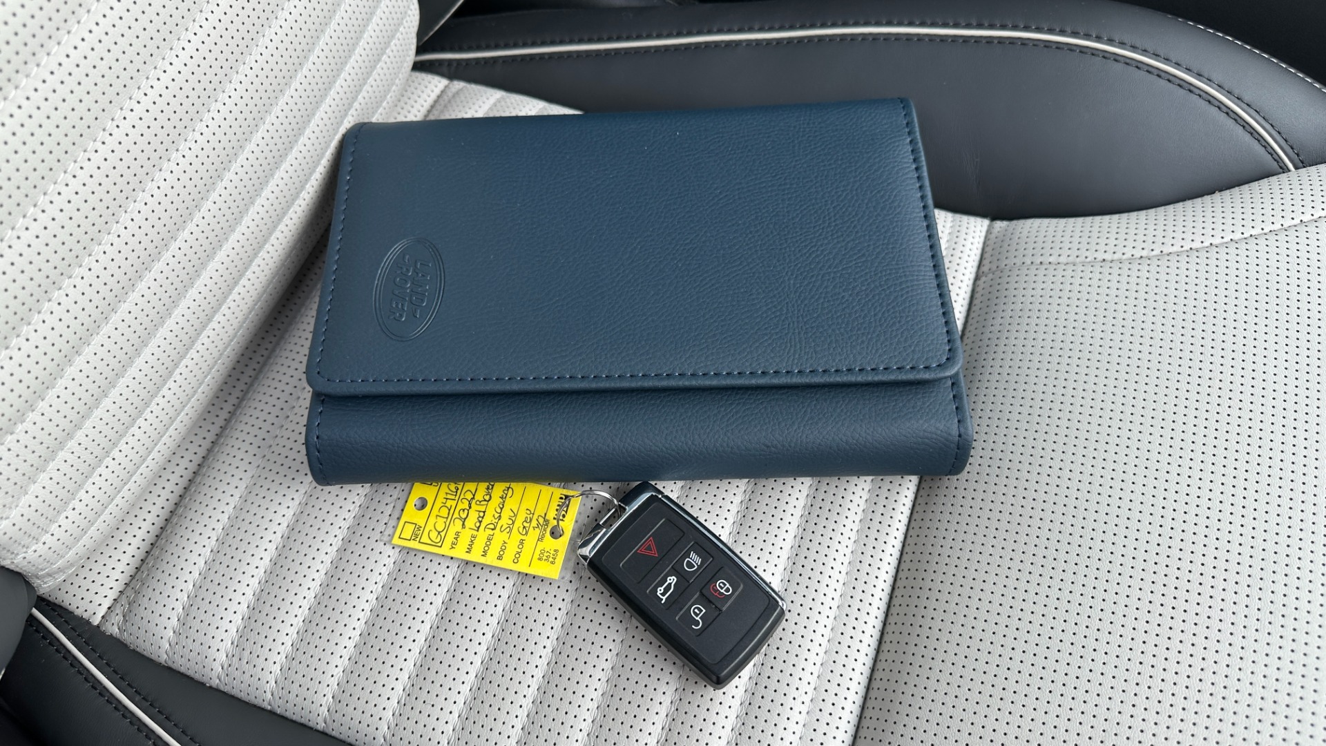 Used 2022 Land Rover Discovery HSE R-DYNAMIC / 3RD ROW / 20 WAY MASSAGE MEMORY SEATING / HEADS UP DISPLAY for sale $68,995 at Formula Imports in Charlotte NC 28227 55