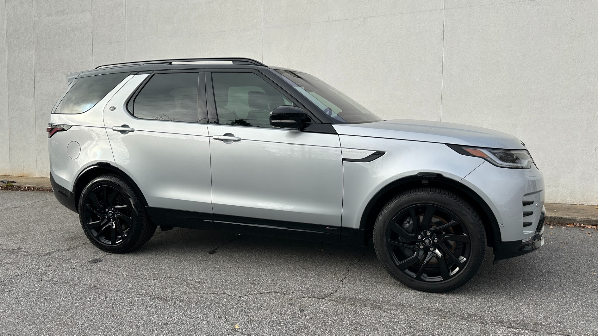 Used 2022 Land Rover Discovery HSE R-DYNAMIC / 3RD ROW / 20 WAY MASSAGE MEMORY SEATING / HEADS UP DISPLAY for sale $68,995 at Formula Imports in Charlotte NC 28227 6