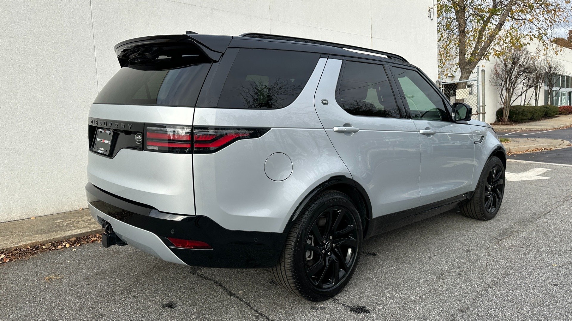 Used 2022 Land Rover Discovery HSE R-DYNAMIC / 3RD ROW / 20 WAY MASSAGE MEMORY SEATING / HEADS UP DISPLAY  for sale $68,995 at Formula Imports in Charlotte NC 28227 7