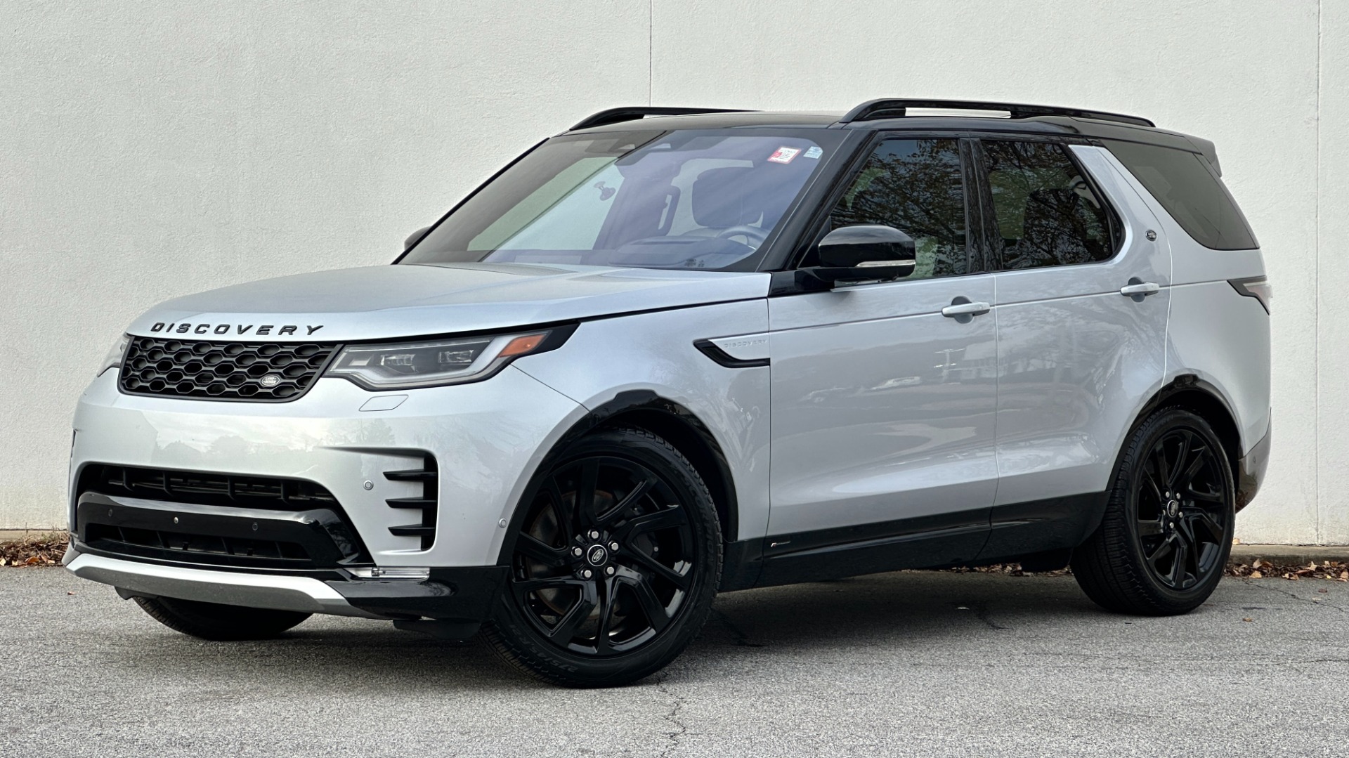 Used 2022 Land Rover Discovery HSE R-DYNAMIC / 3RD ROW / 20 WAY MASSAGE MEMORY SEATING / HEADS UP DISPLAY  for sale Sold at Formula Imports in Charlotte NC 28227 1