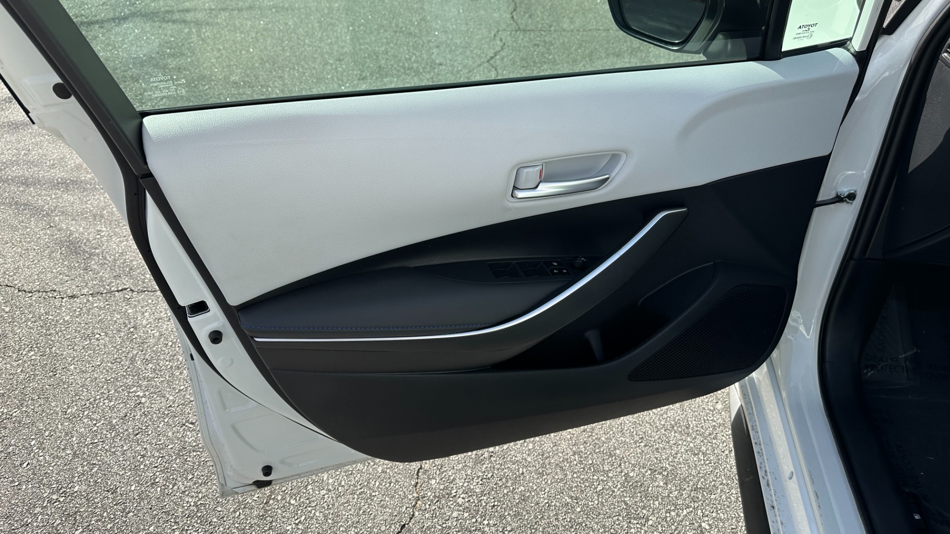 Used 2021 Toyota Corolla SE / BLACK ROOF / CLOTH SEATS / BACKUP CAMERA for sale $20,995 at Formula Imports in Charlotte NC 28227 10