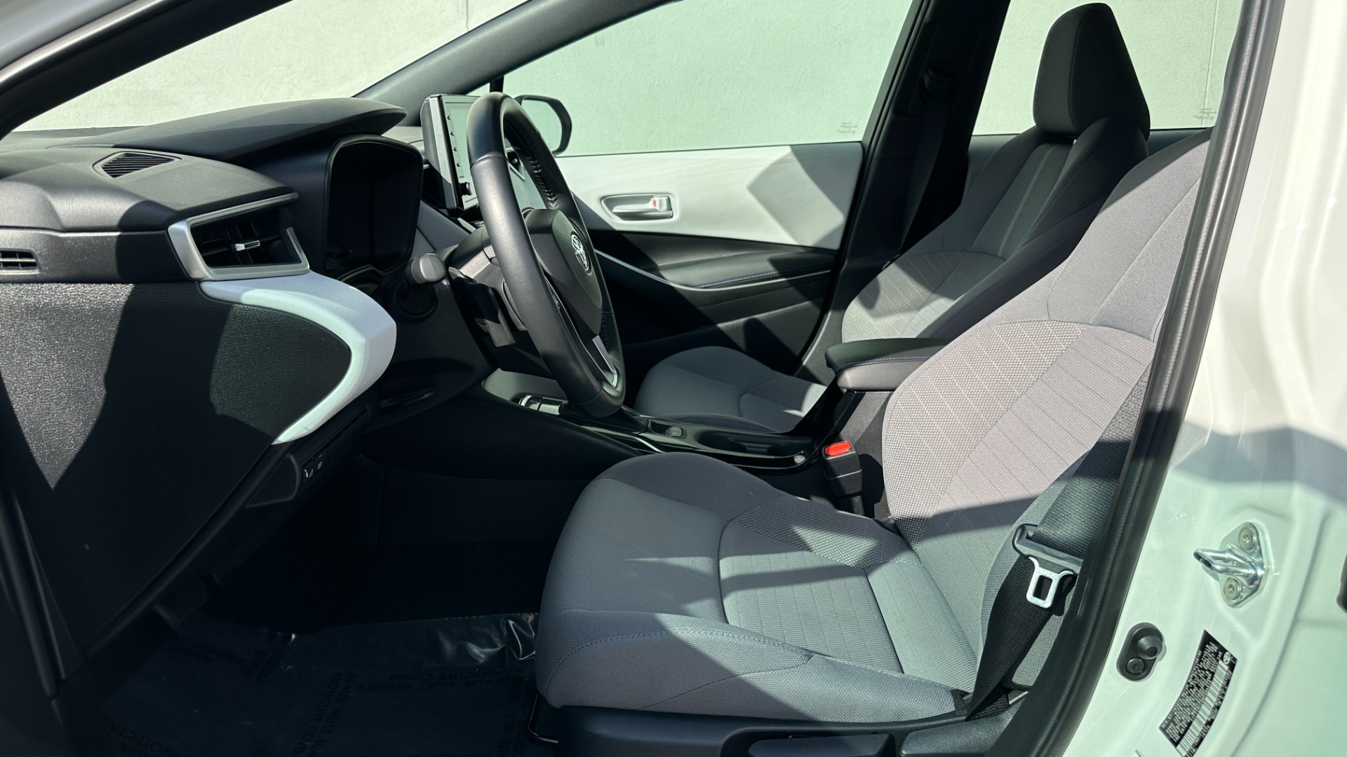 Used 2021 Toyota Corolla SE / BLACK ROOF / CLOTH SEATS / BACKUP CAMERA for sale $20,995 at Formula Imports in Charlotte NC 28227 12