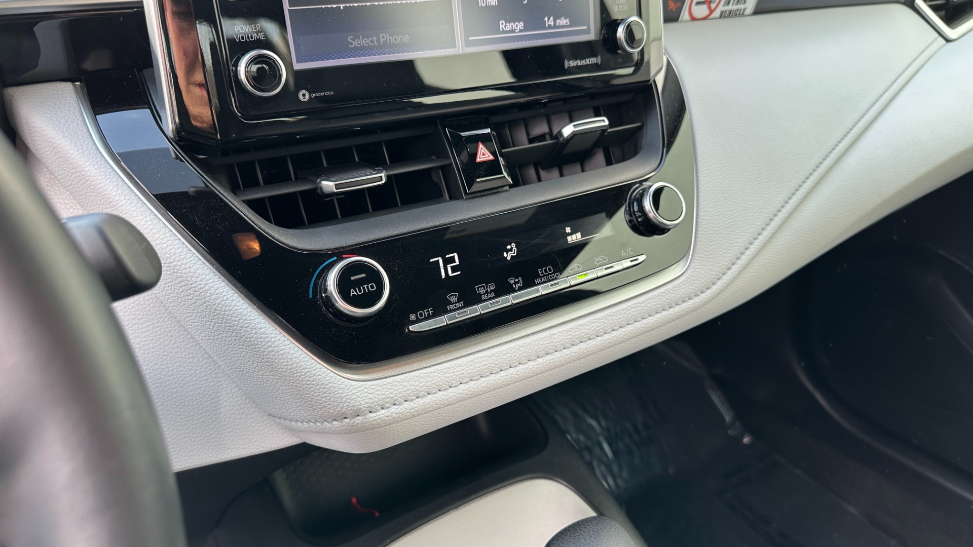 Used 2021 Toyota Corolla SE / BLACK ROOF / CLOTH SEATS / BACKUP CAMERA for sale $20,995 at Formula Imports in Charlotte NC 28227 17