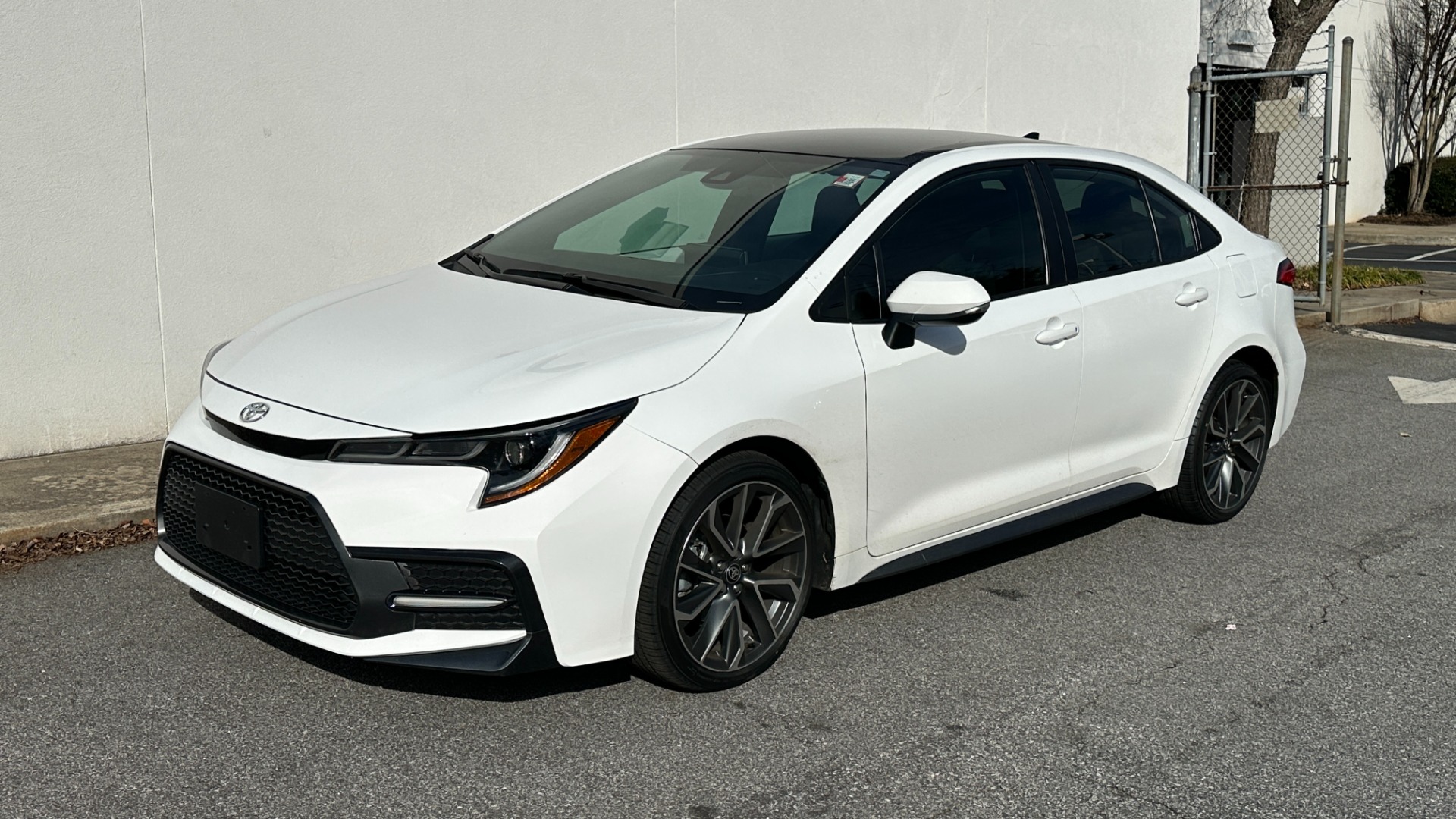 Used 2021 Toyota Corolla SE / BLACK ROOF / CLOTH SEATS / BACKUP CAMERA for sale $22,595 at Formula Imports in Charlotte NC 28227 2