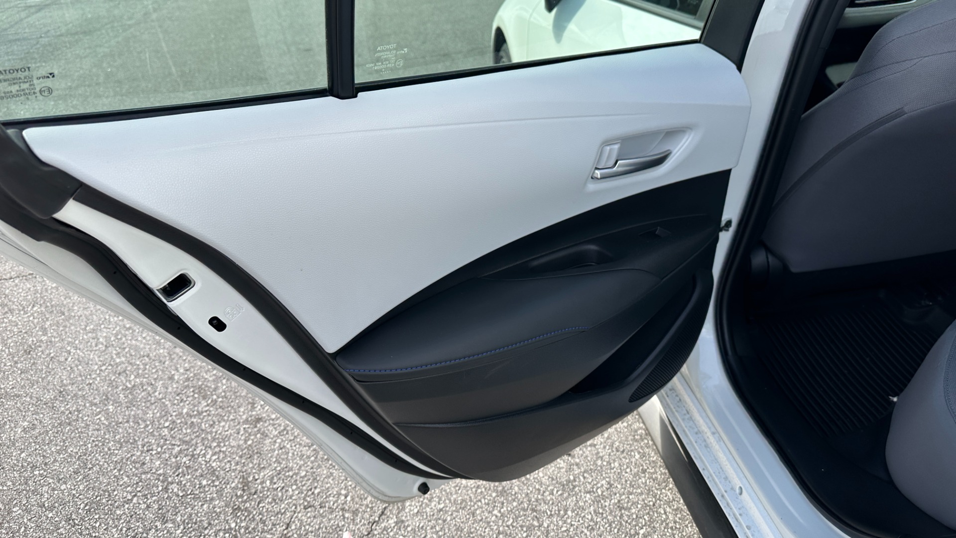 Used 2021 Toyota Corolla SE / BLACK ROOF / CLOTH SEATS / BACKUP CAMERA for sale $22,595 at Formula Imports in Charlotte NC 28227 20