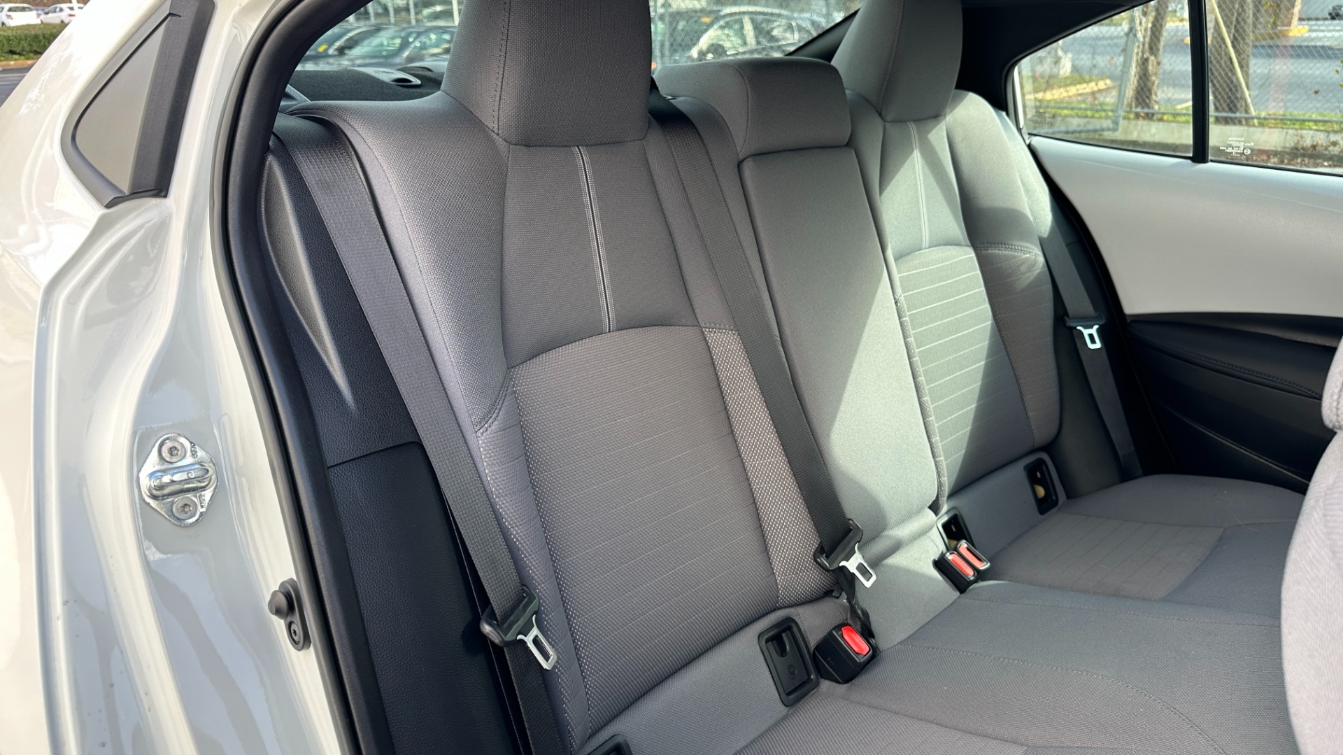 Used 2021 Toyota Corolla SE / BLACK ROOF / CLOTH SEATS / BACKUP CAMERA for sale $20,995 at Formula Imports in Charlotte NC 28227 25