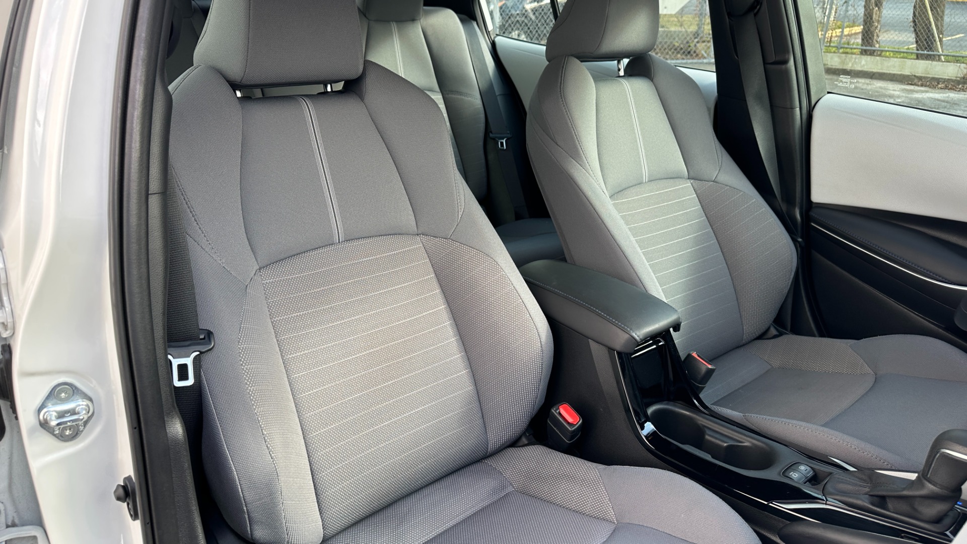 Used 2021 Toyota Corolla SE / BLACK ROOF / CLOTH SEATS / BACKUP CAMERA for sale $20,995 at Formula Imports in Charlotte NC 28227 29