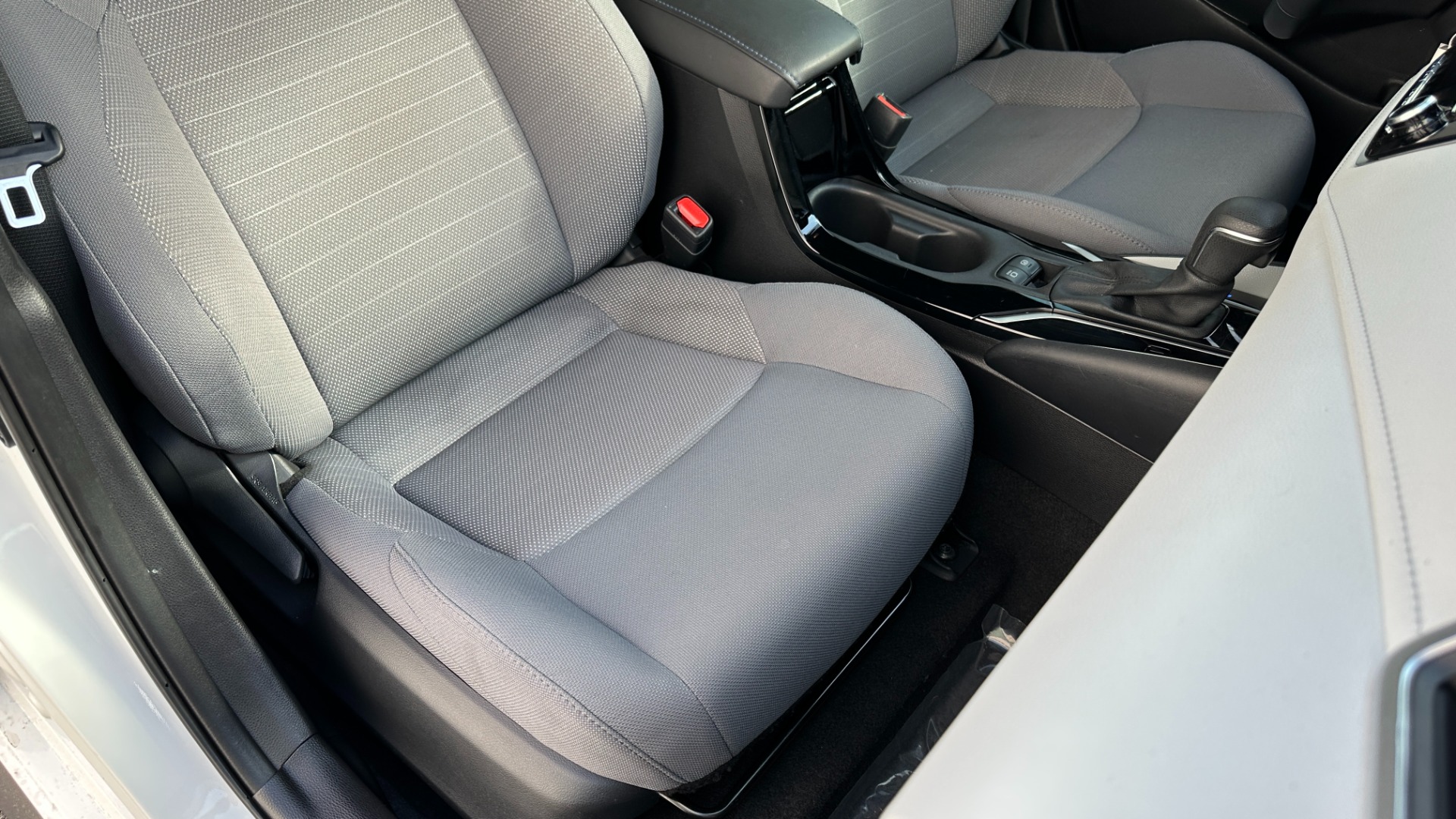 Used 2021 Toyota Corolla SE / BLACK ROOF / CLOTH SEATS / BACKUP CAMERA for sale $20,995 at Formula Imports in Charlotte NC 28227 30
