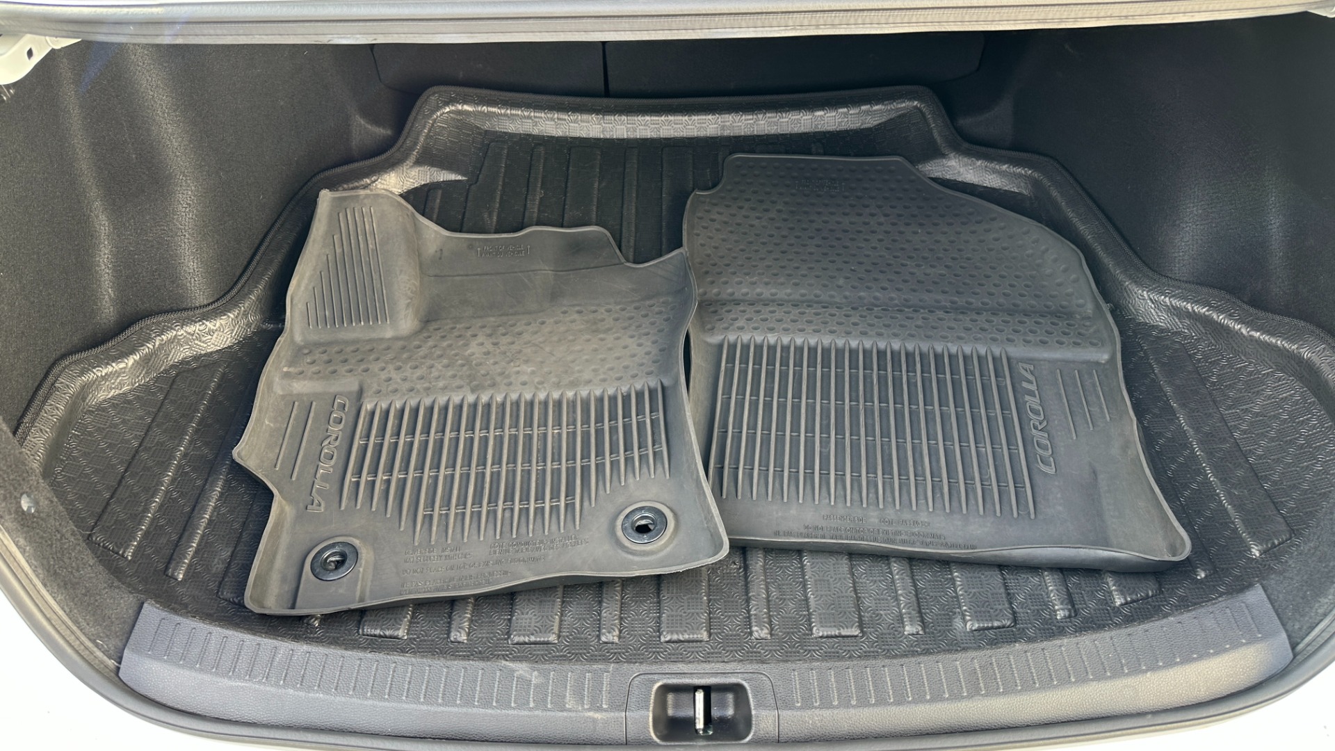 Used 2021 Toyota Corolla SE / BLACK ROOF / CLOTH SEATS / BACKUP CAMERA for sale $20,995 at Formula Imports in Charlotte NC 28227 36