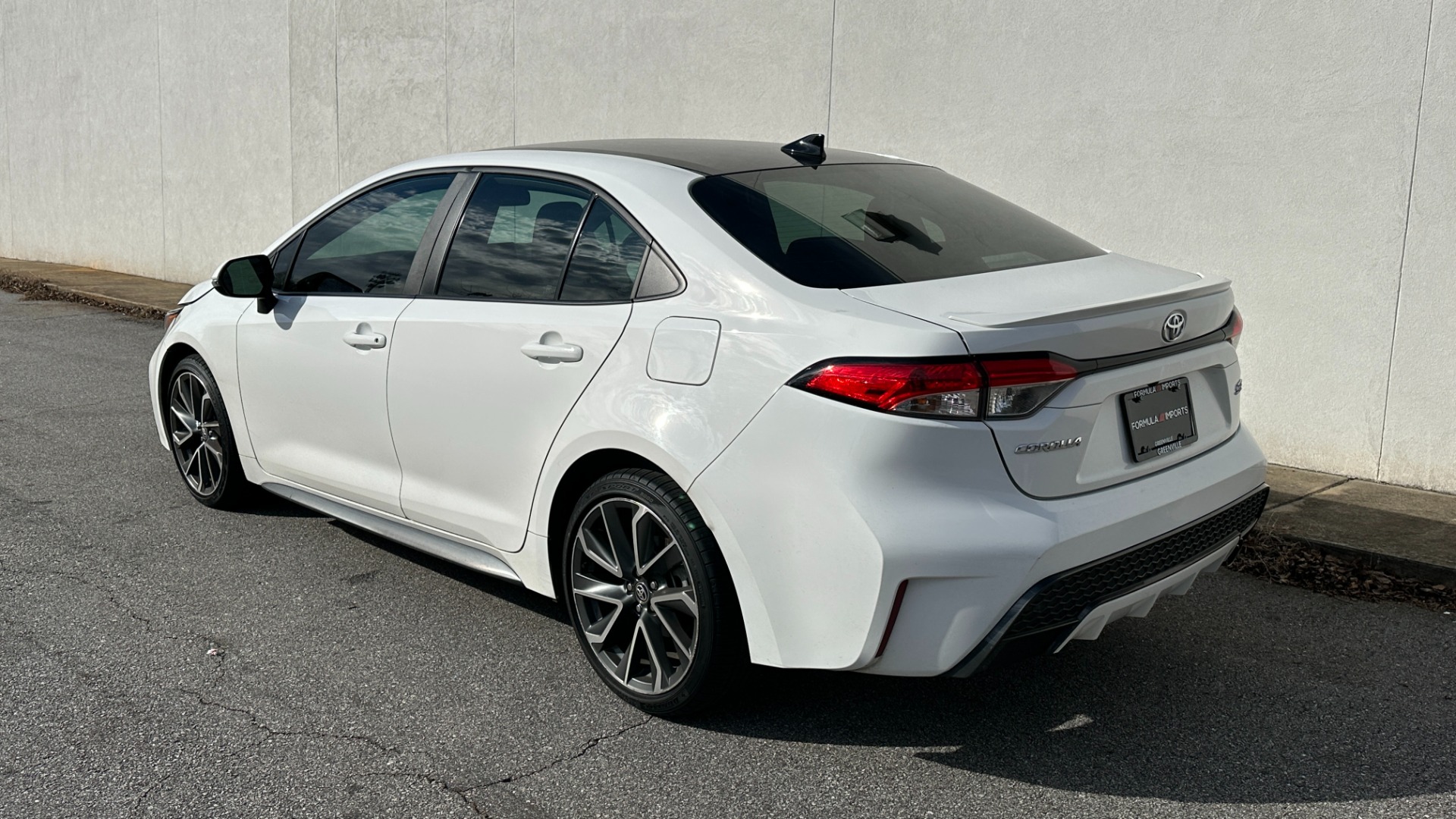 Used 2021 Toyota Corolla SE / BLACK ROOF / CLOTH SEATS / BACKUP CAMERA for sale $20,995 at Formula Imports in Charlotte NC 28227 4