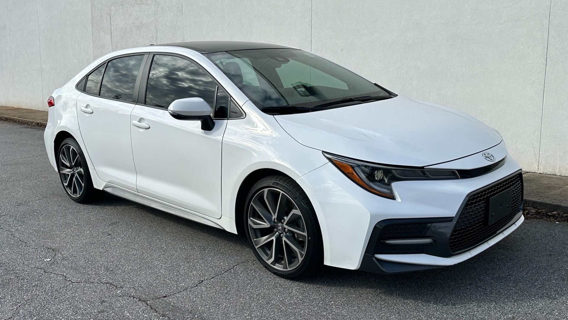 Used 2021 Toyota Corolla SE / BLACK ROOF / CLOTH SEATS / BACKUP CAMERA for sale $20,995 at Formula Imports in Charlotte NC 28227 5