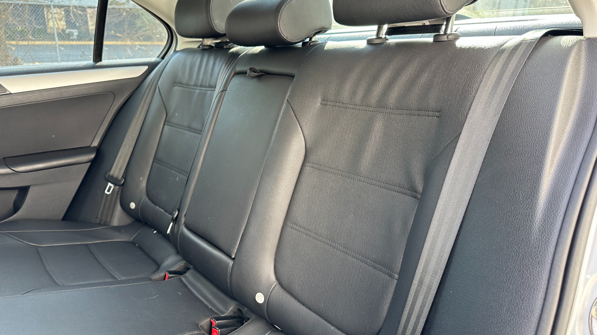 Used 2011 Volkswagen Jetta Sedan SEL / LEATHER / SUNROOF / BLUETOOTH for sale $7,995 at Formula Imports in Charlotte NC 28227 16