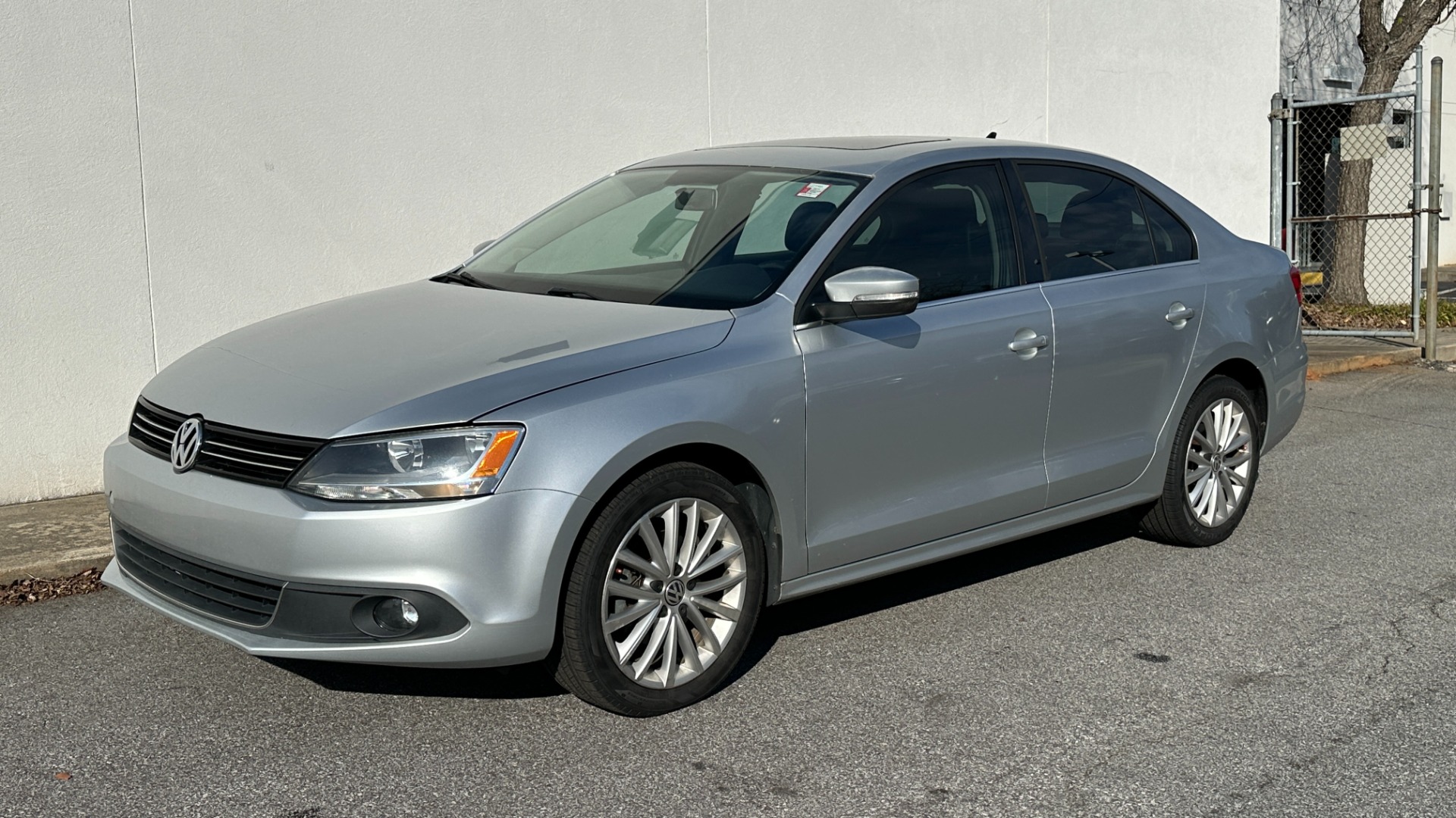 Used 2011 Volkswagen Jetta Sedan SEL / LEATHER / SUNROOF / BLUETOOTH for sale Sold at Formula Imports in Charlotte NC 28227 2