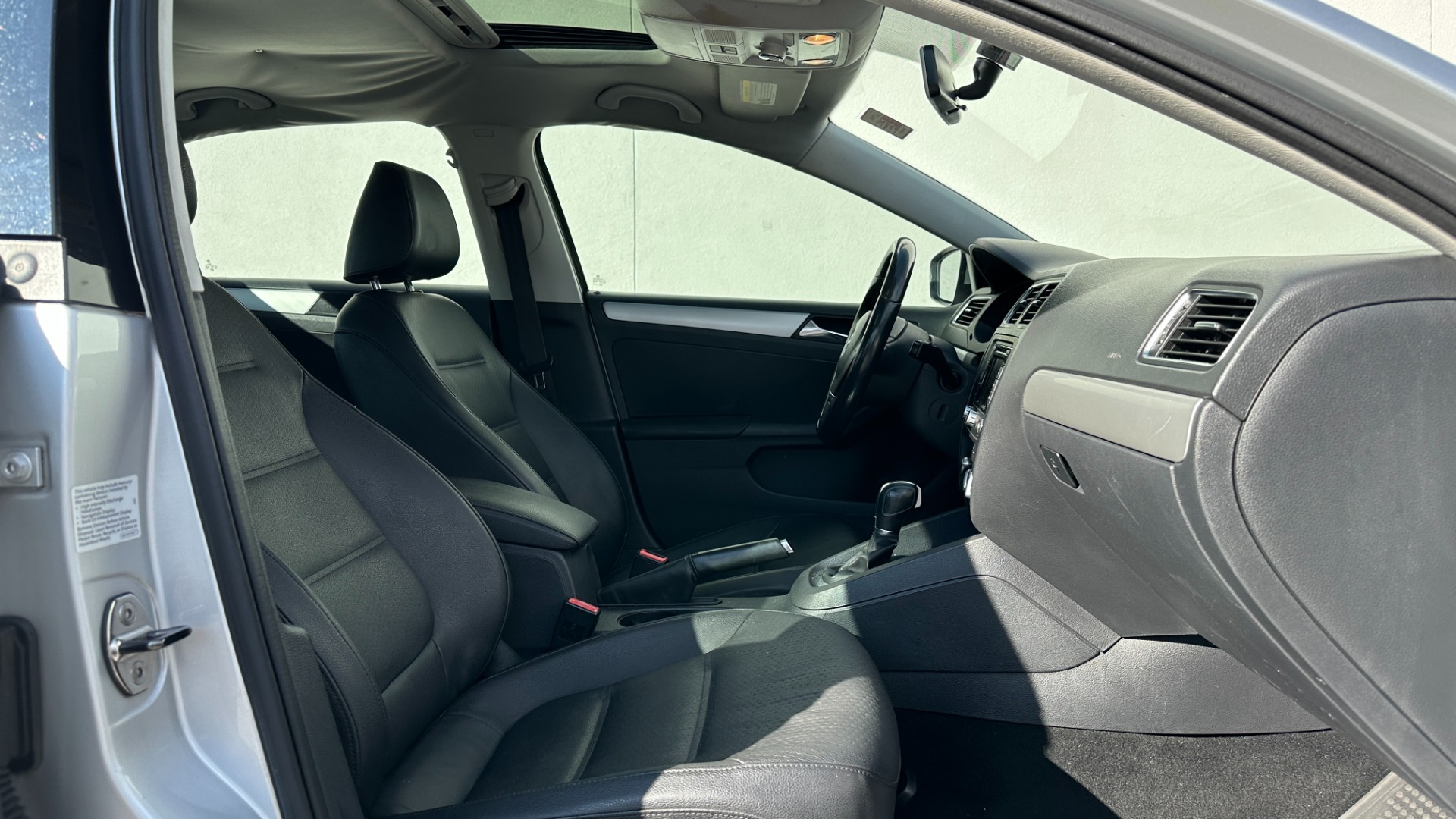 Used 2011 Volkswagen Jetta Sedan SEL / LEATHER / SUNROOF / BLUETOOTH for sale Sold at Formula Imports in Charlotte NC 28227 22