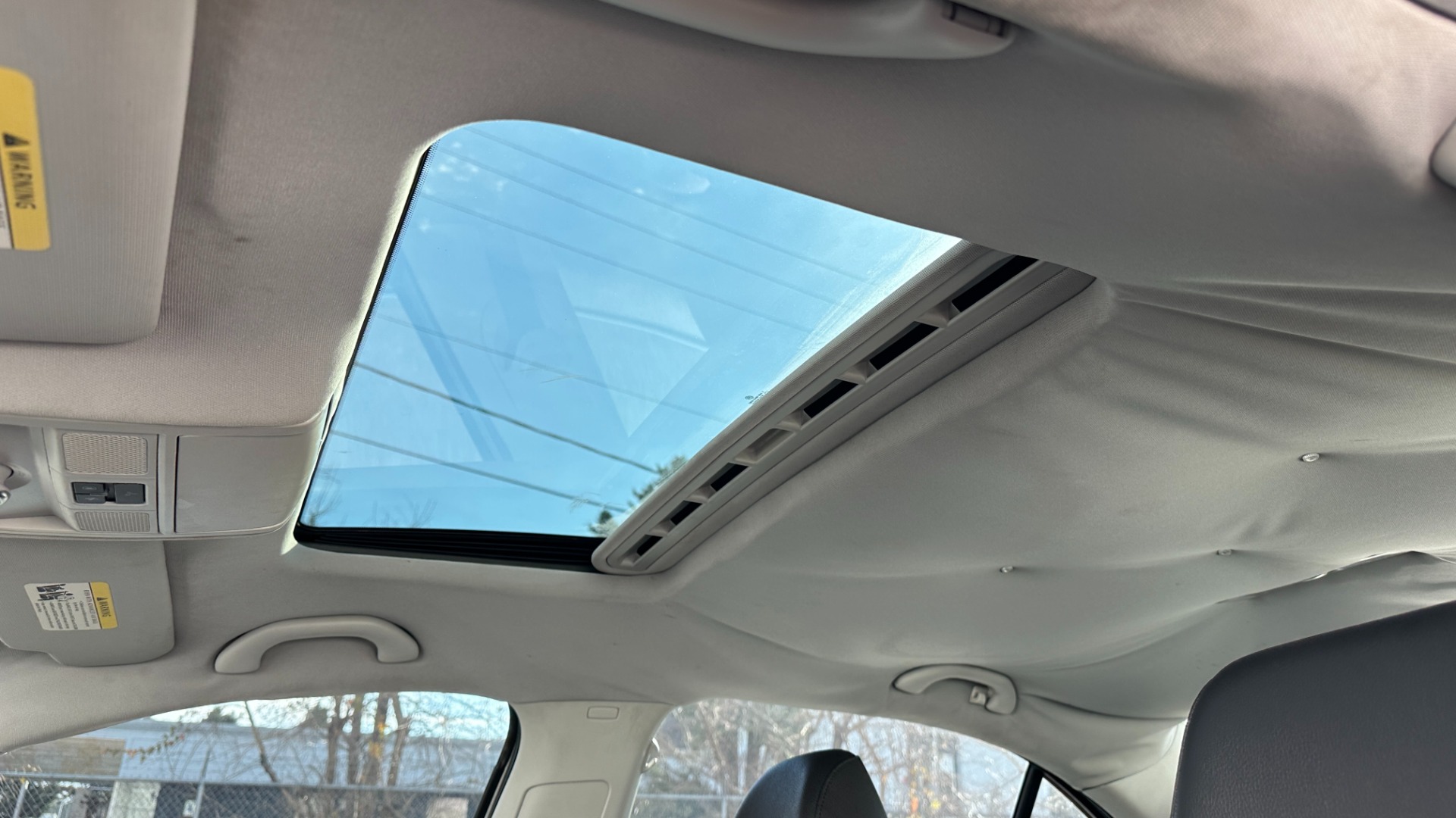 Used 2011 Volkswagen Jetta Sedan SEL / LEATHER / SUNROOF / BLUETOOTH for sale Sold at Formula Imports in Charlotte NC 28227 24