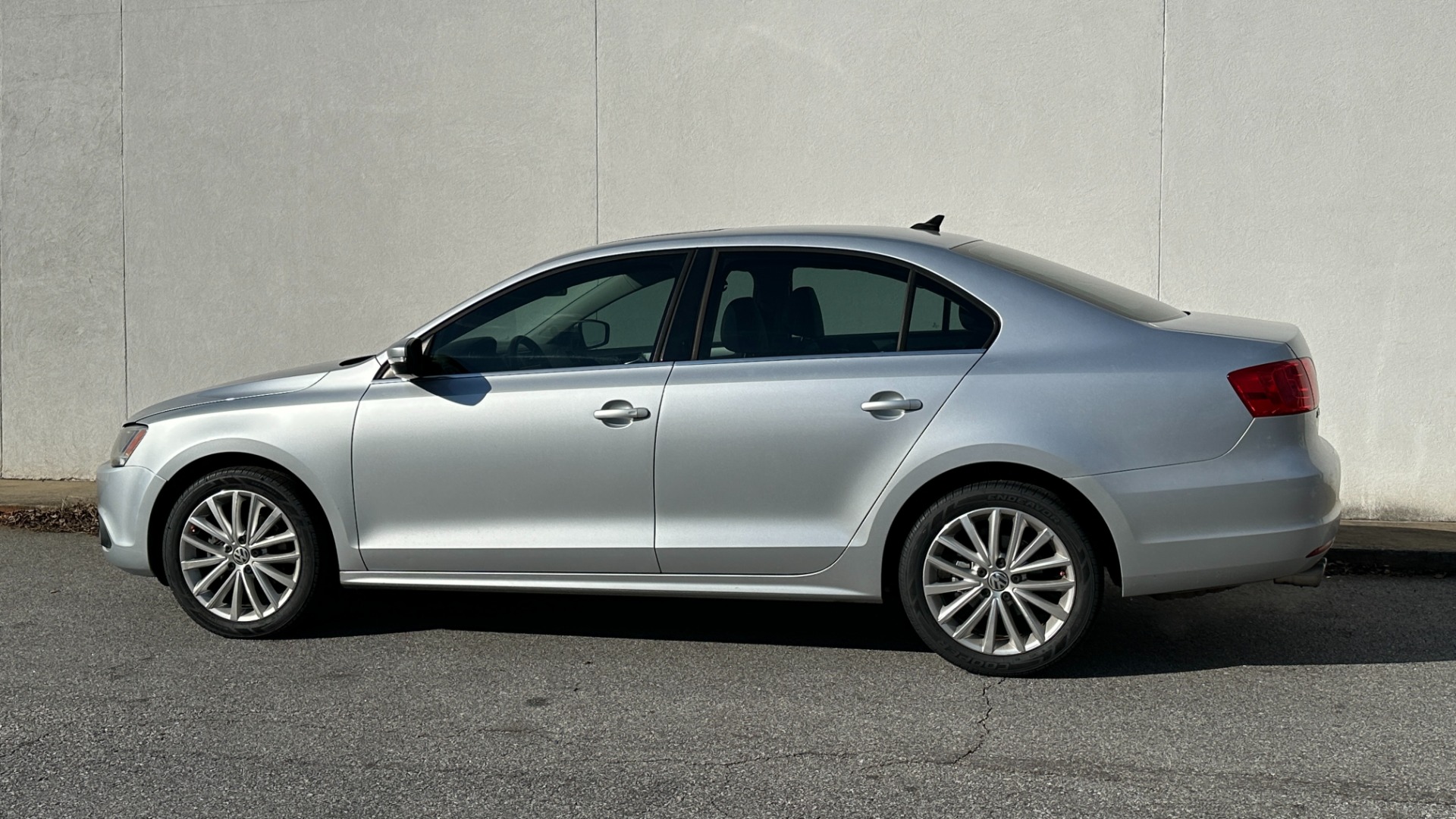 Used 2011 Volkswagen Jetta Sedan SEL / LEATHER / SUNROOF / BLUETOOTH for sale $7,995 at Formula Imports in Charlotte NC 28227 3