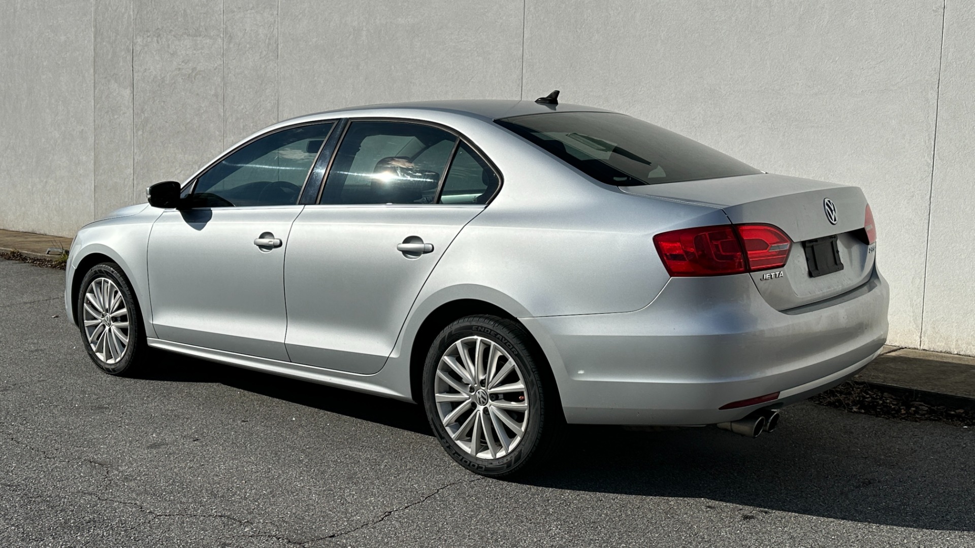 Used 2011 Volkswagen Jetta Sedan SEL / LEATHER / SUNROOF / BLUETOOTH for sale Sold at Formula Imports in Charlotte NC 28227 4