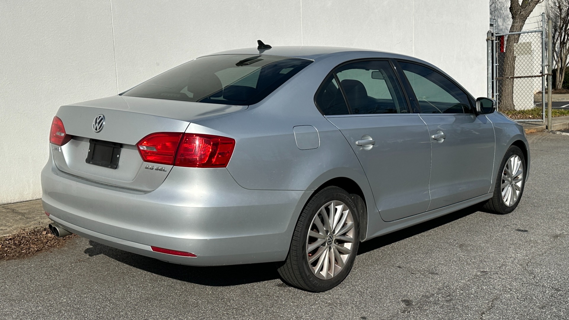 Used 2011 Volkswagen Jetta Sedan SEL / LEATHER / SUNROOF / BLUETOOTH for sale Sold at Formula Imports in Charlotte NC 28227 5