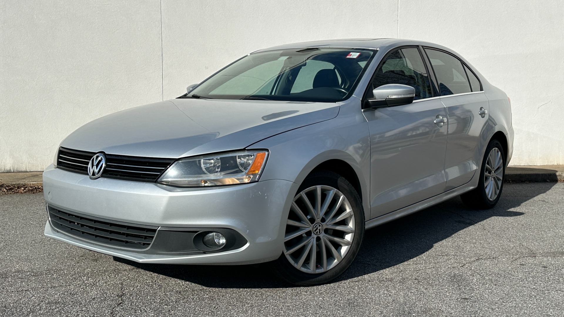 Used 2011 Volkswagen Jetta Sedan SEL / LEATHER / SUNROOF / BLUETOOTH for sale $7,995 at Formula Imports in Charlotte NC 28227 1