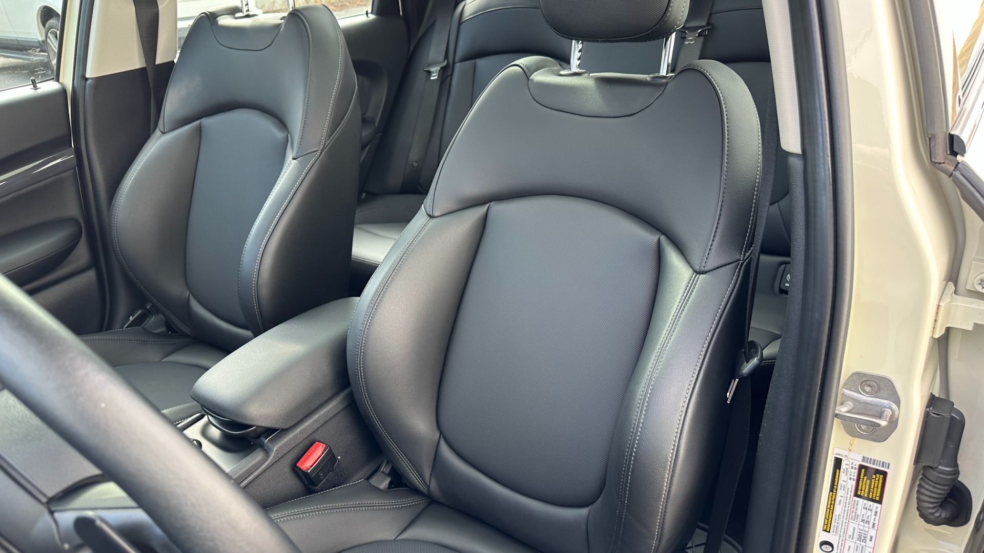 Used 2019 MINI Clubman COOPER S / NAVIGATION / ALL4 / HEATED SEATS / SPORT MODE / PADDLE SHIFTERS for sale $26,595 at Formula Imports in Charlotte NC 28227 13