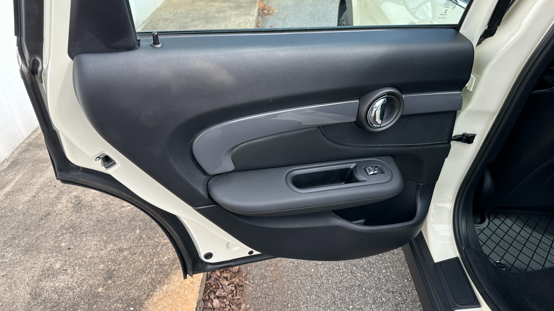 Used 2019 MINI Clubman COOPER S / NAVIGATION / ALL4 / HEATED SEATS / SPORT MODE / PADDLE SHIFTERS for sale $26,595 at Formula Imports in Charlotte NC 28227 14