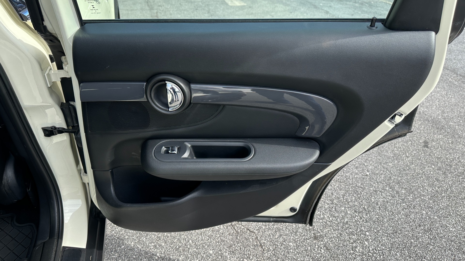 Used 2019 MINI Clubman COOPER S / NAVIGATION / ALL4 / HEATED SEATS / SPORT MODE / PADDLE SHIFTERS for sale $26,595 at Formula Imports in Charlotte NC 28227 17