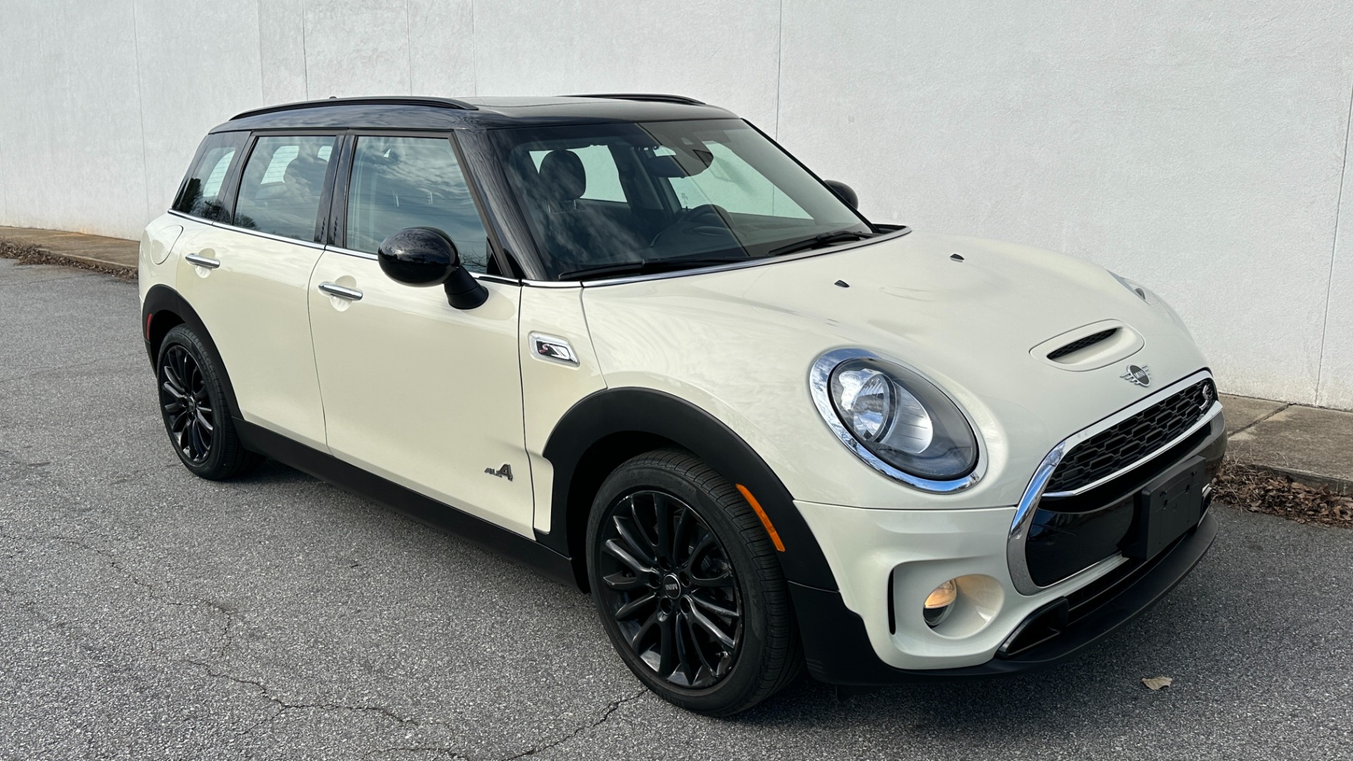 Used 2019 MINI Clubman COOPER S / NAVIGATION / ALL4 / HEATED SEATS / SPORT MODE / PADDLE SHIFTERS for sale $26,595 at Formula Imports in Charlotte NC 28227 2