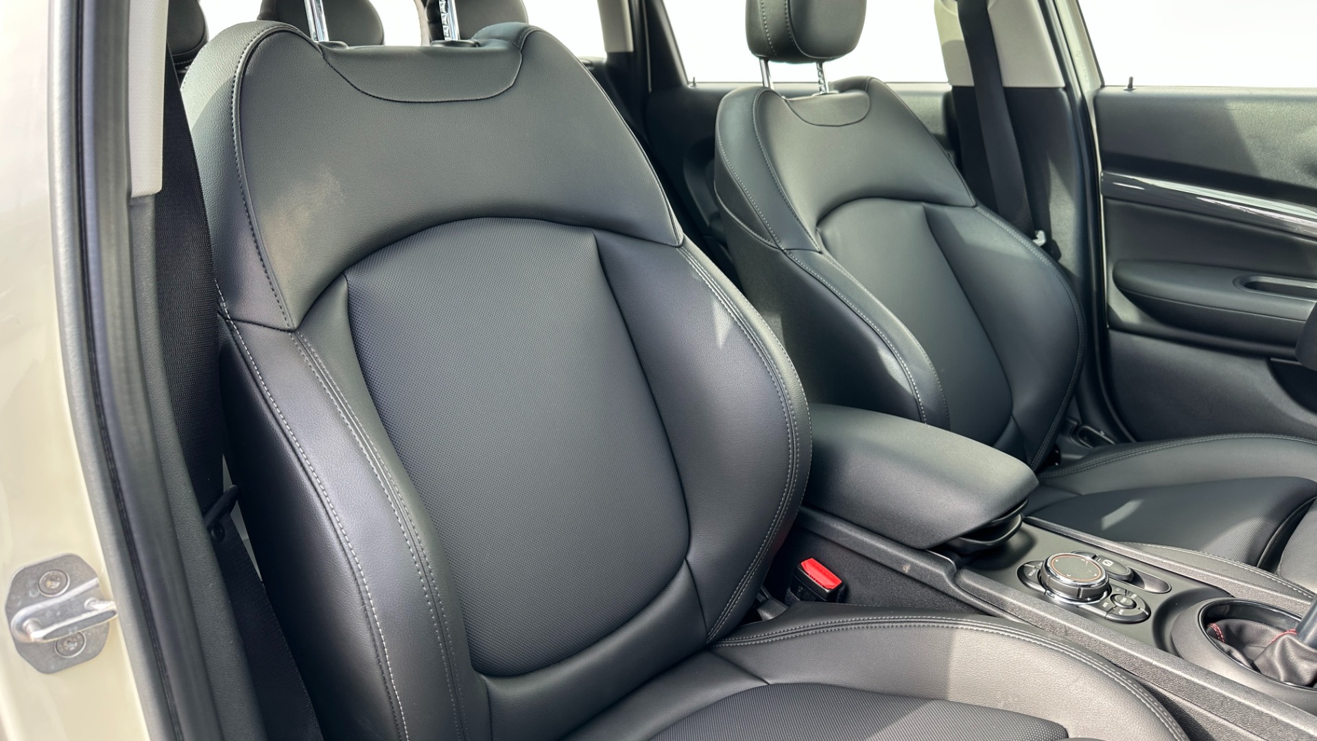 Used 2019 MINI Clubman COOPER S / NAVIGATION / ALL4 / HEATED SEATS / SPORT MODE / PADDLE SHIFTERS for sale $26,595 at Formula Imports in Charlotte NC 28227 23