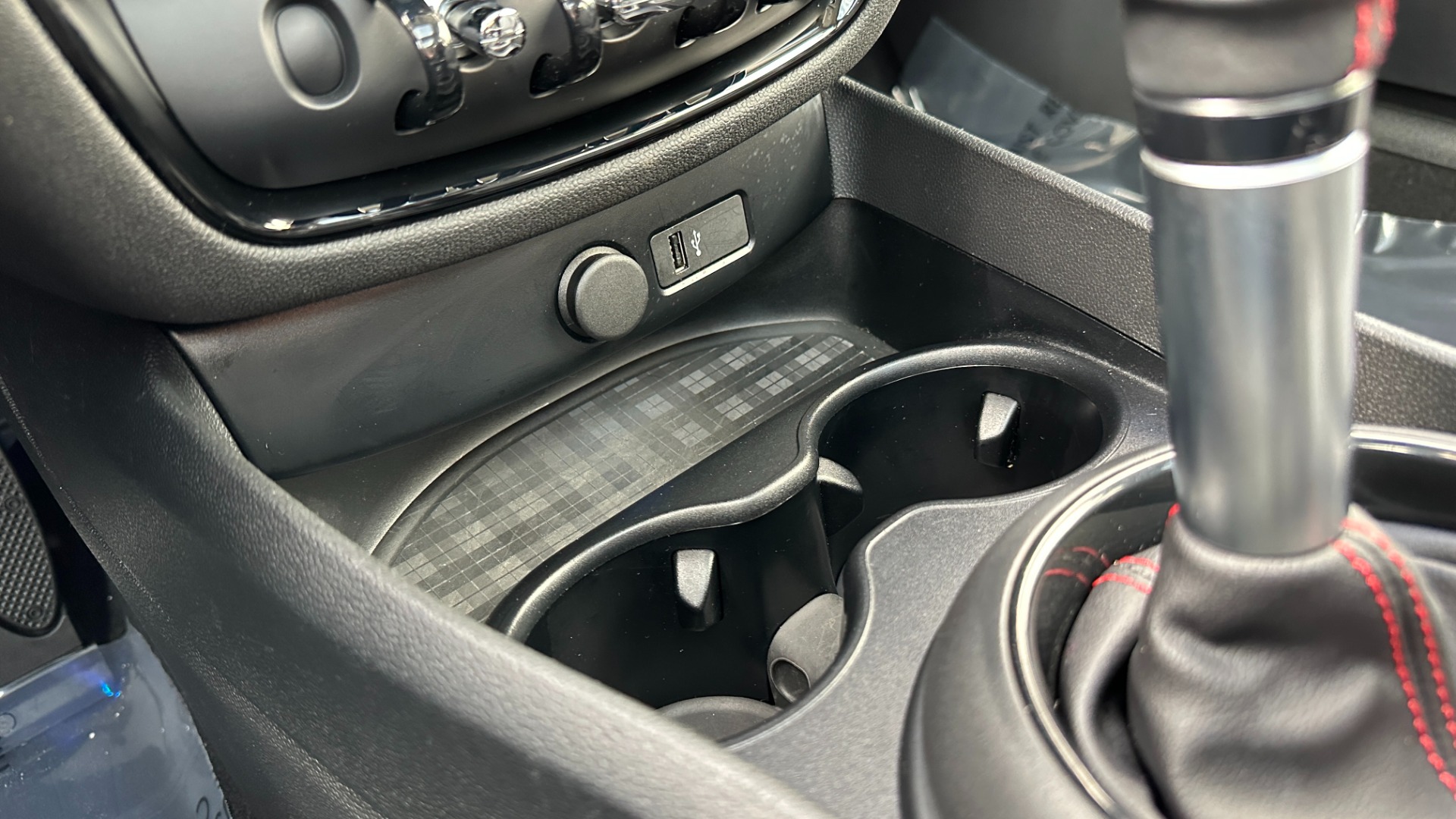 Used 2019 MINI Clubman COOPER S / NAVIGATION / ALL4 / HEATED SEATS / SPORT MODE / PADDLE SHIFTERS for sale $26,595 at Formula Imports in Charlotte NC 28227 32