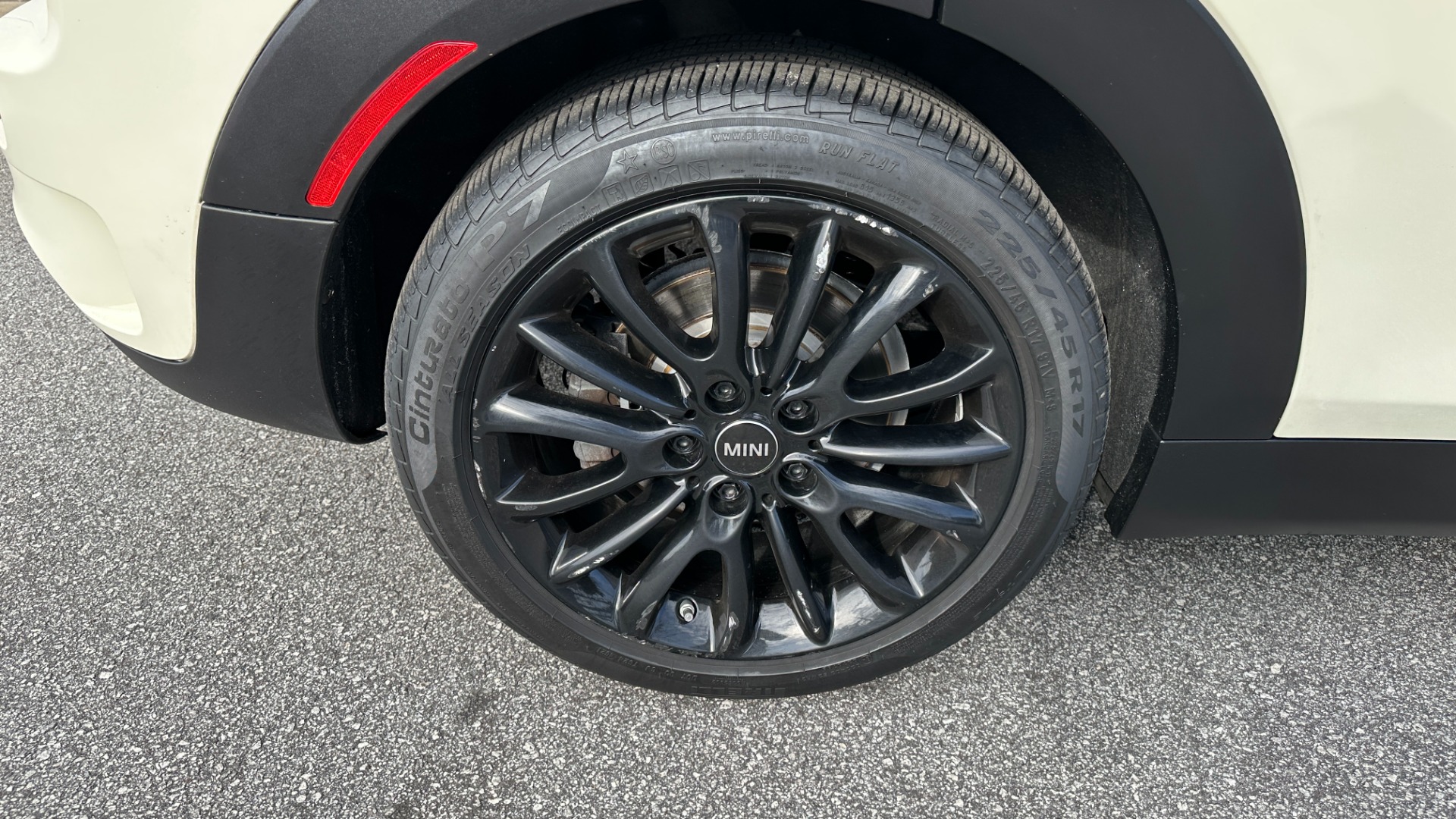 Used 2019 MINI Clubman COOPER S / NAVIGATION / ALL4 / HEATED SEATS / SPORT MODE / PADDLE SHIFTERS for sale $26,595 at Formula Imports in Charlotte NC 28227 39
