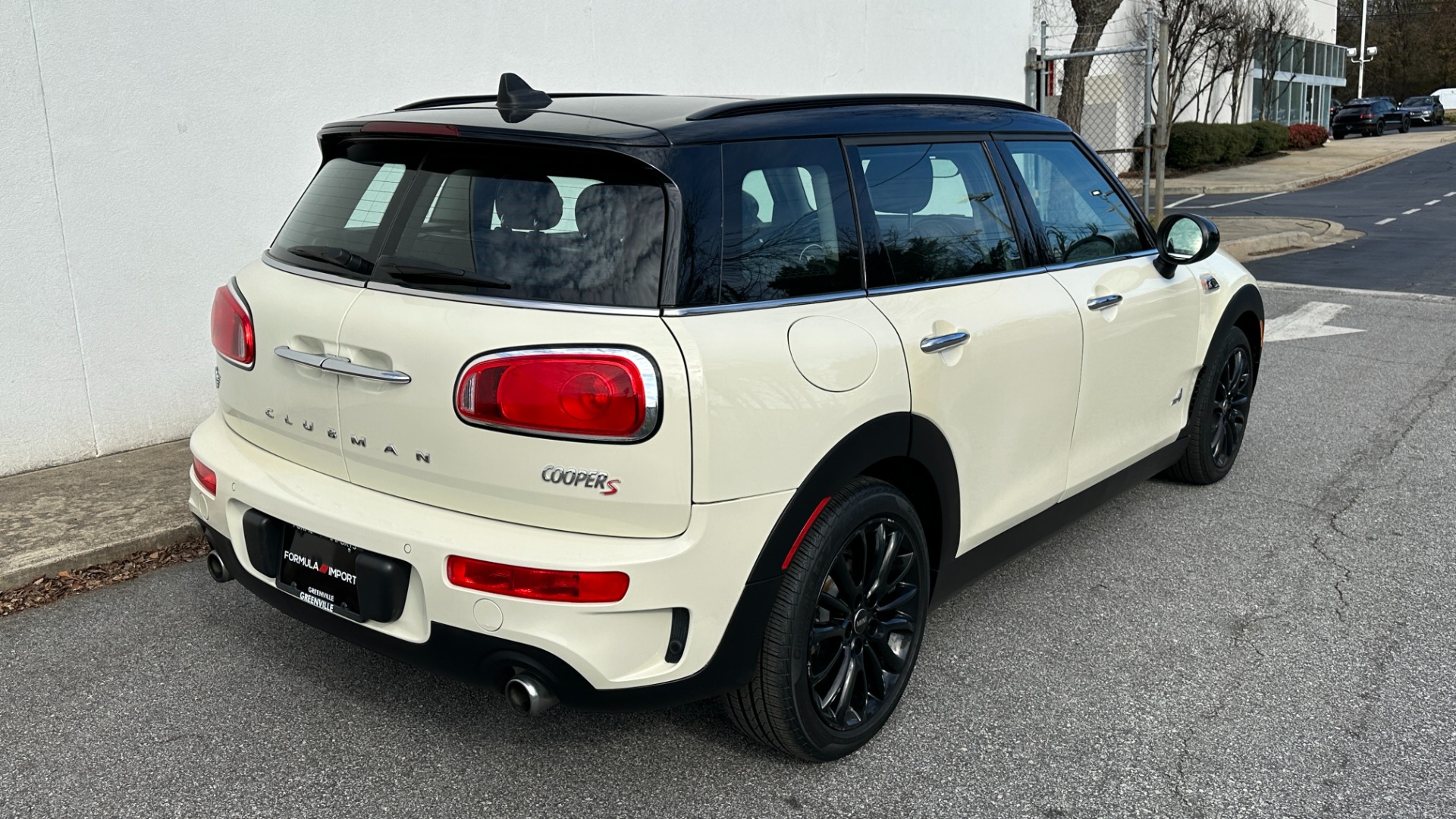 Used 2019 MINI Clubman COOPER S / NAVIGATION / ALL4 / HEATED SEATS / SPORT MODE / PADDLE SHIFTERS for sale $26,595 at Formula Imports in Charlotte NC 28227 4