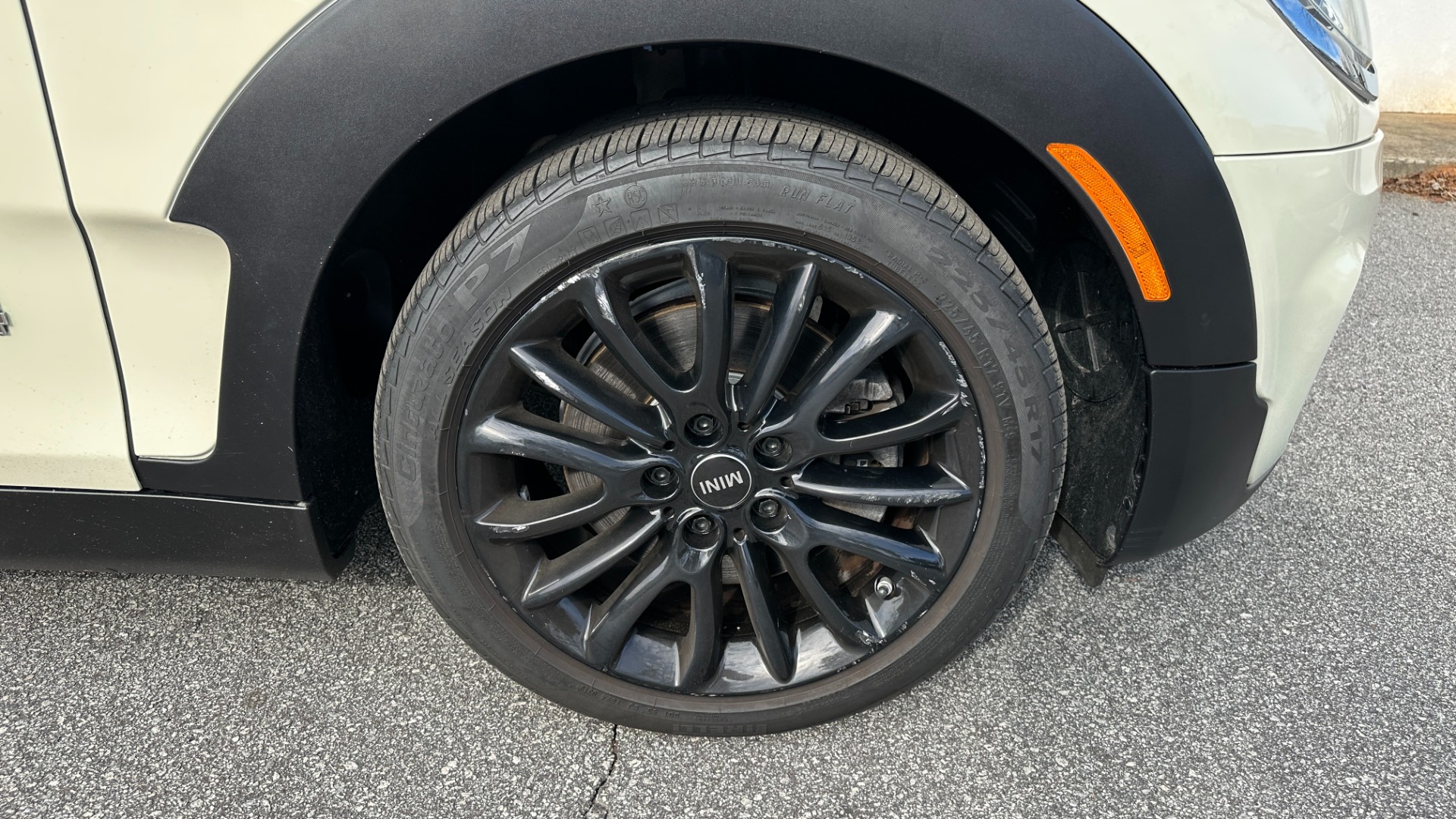 Used 2019 MINI Clubman COOPER S / NAVIGATION / ALL4 / HEATED SEATS / SPORT MODE / PADDLE SHIFTERS for sale $26,595 at Formula Imports in Charlotte NC 28227 40