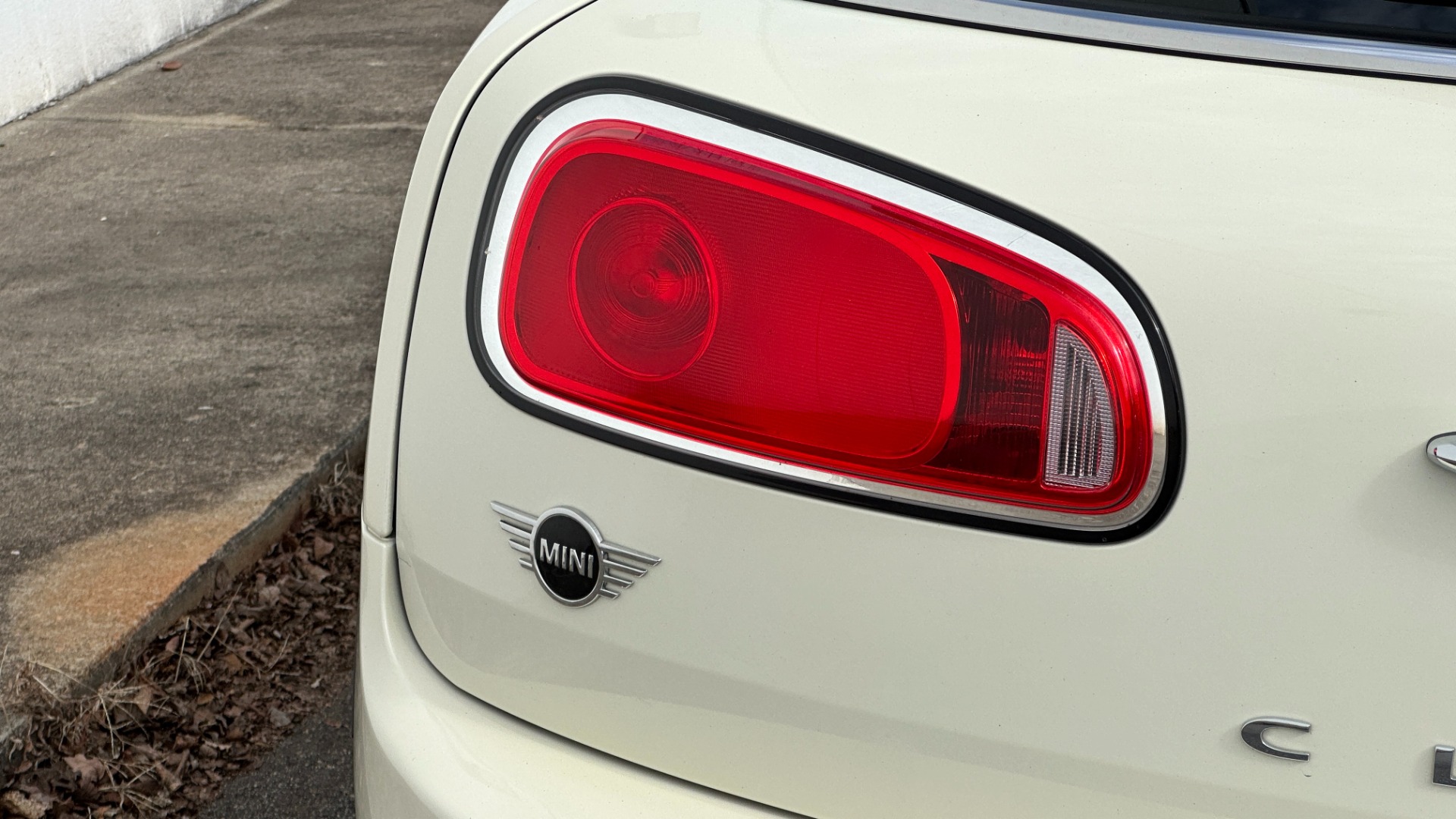 Used 2019 MINI Clubman COOPER S / NAVIGATION / ALL4 / HEATED SEATS / SPORT MODE / PADDLE SHIFTERS for sale $26,595 at Formula Imports in Charlotte NC 28227 43